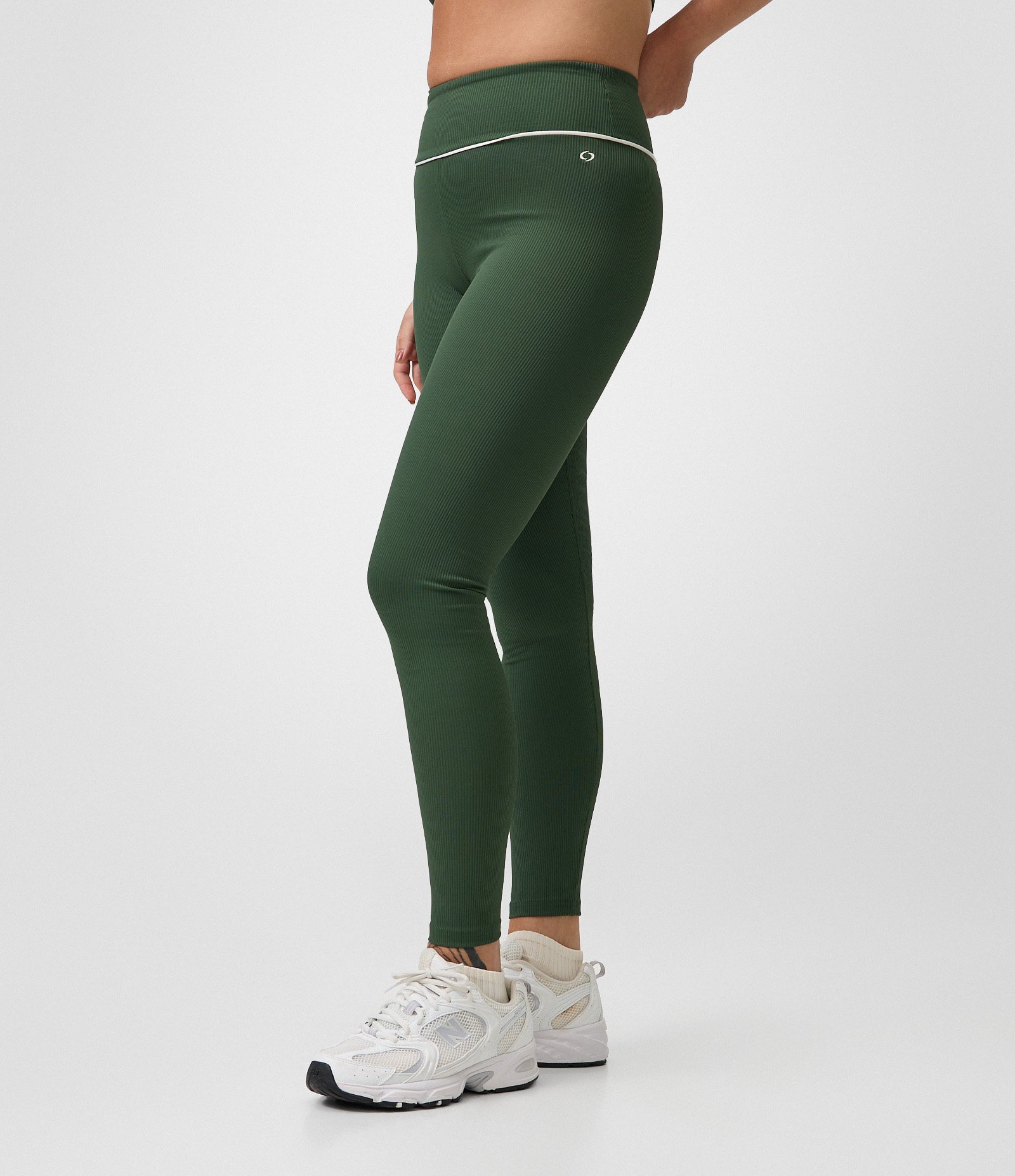Calça Legging Esportiva em Microfibra Canelada com Friso Contrastante Verde 2