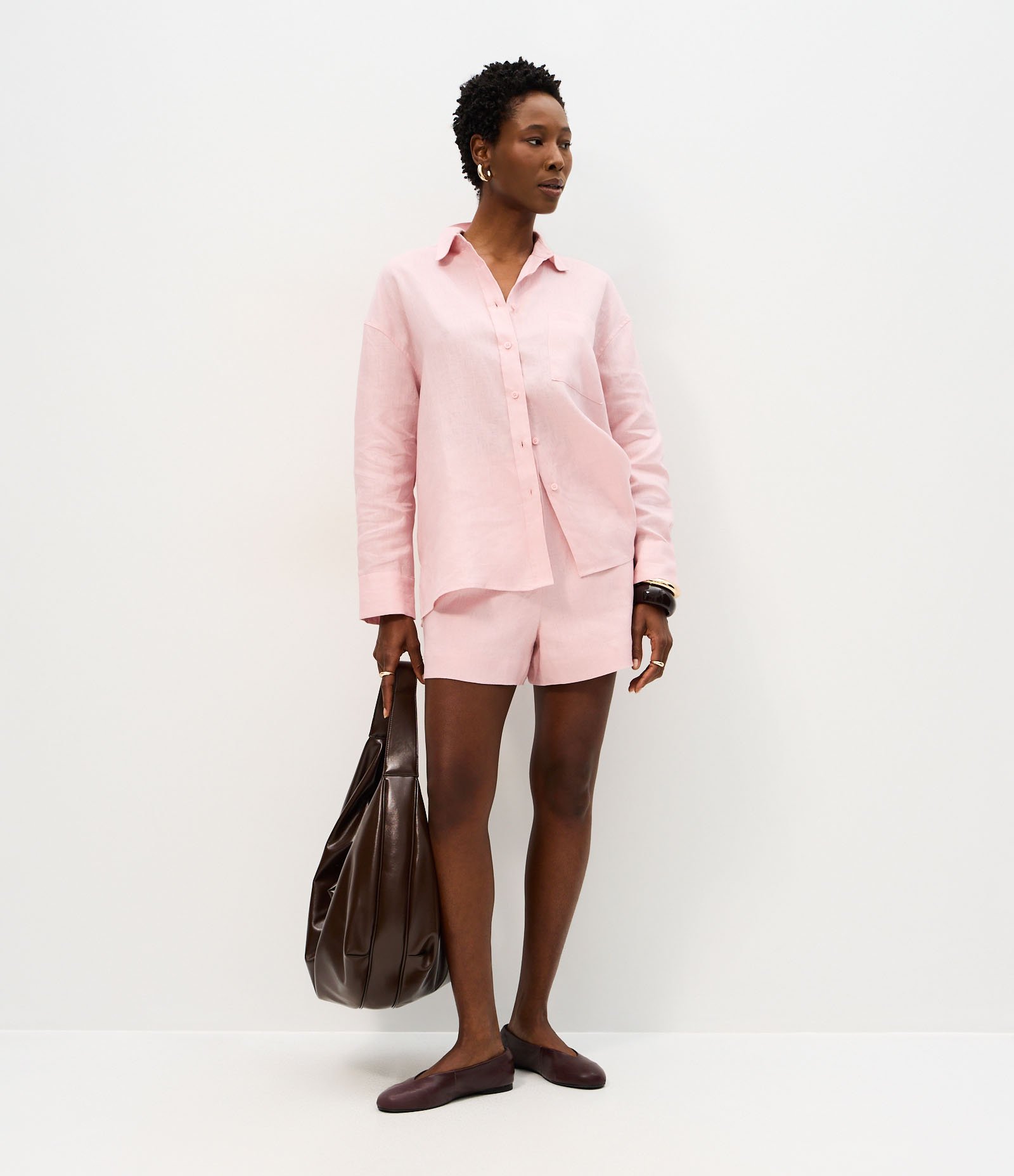 Short Reto Cintura Alta em Linho com Pences e Bolsos Rosa 1