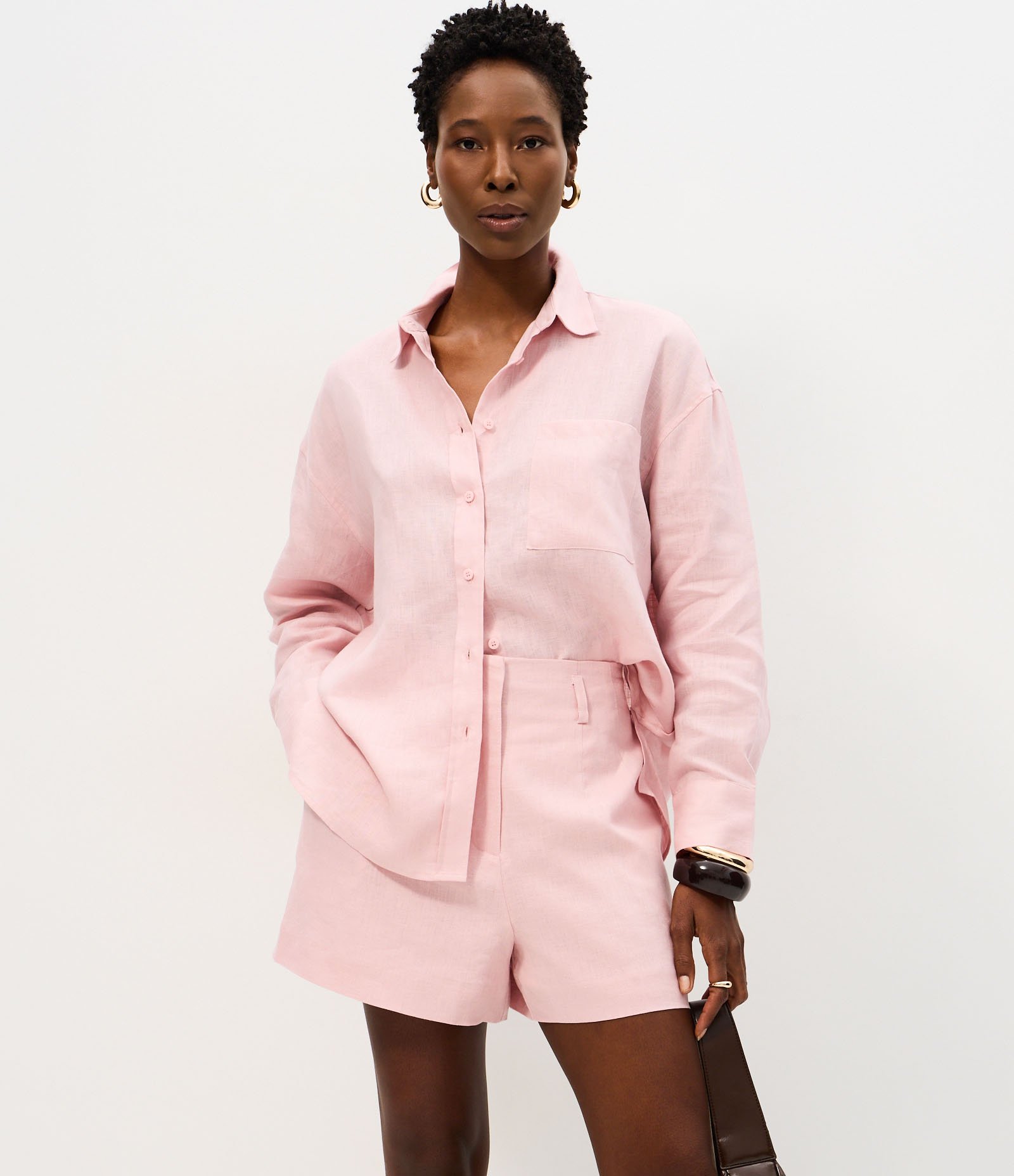 Short Reto Cintura Alta em Linho com Pences e Bolsos Rosa 2