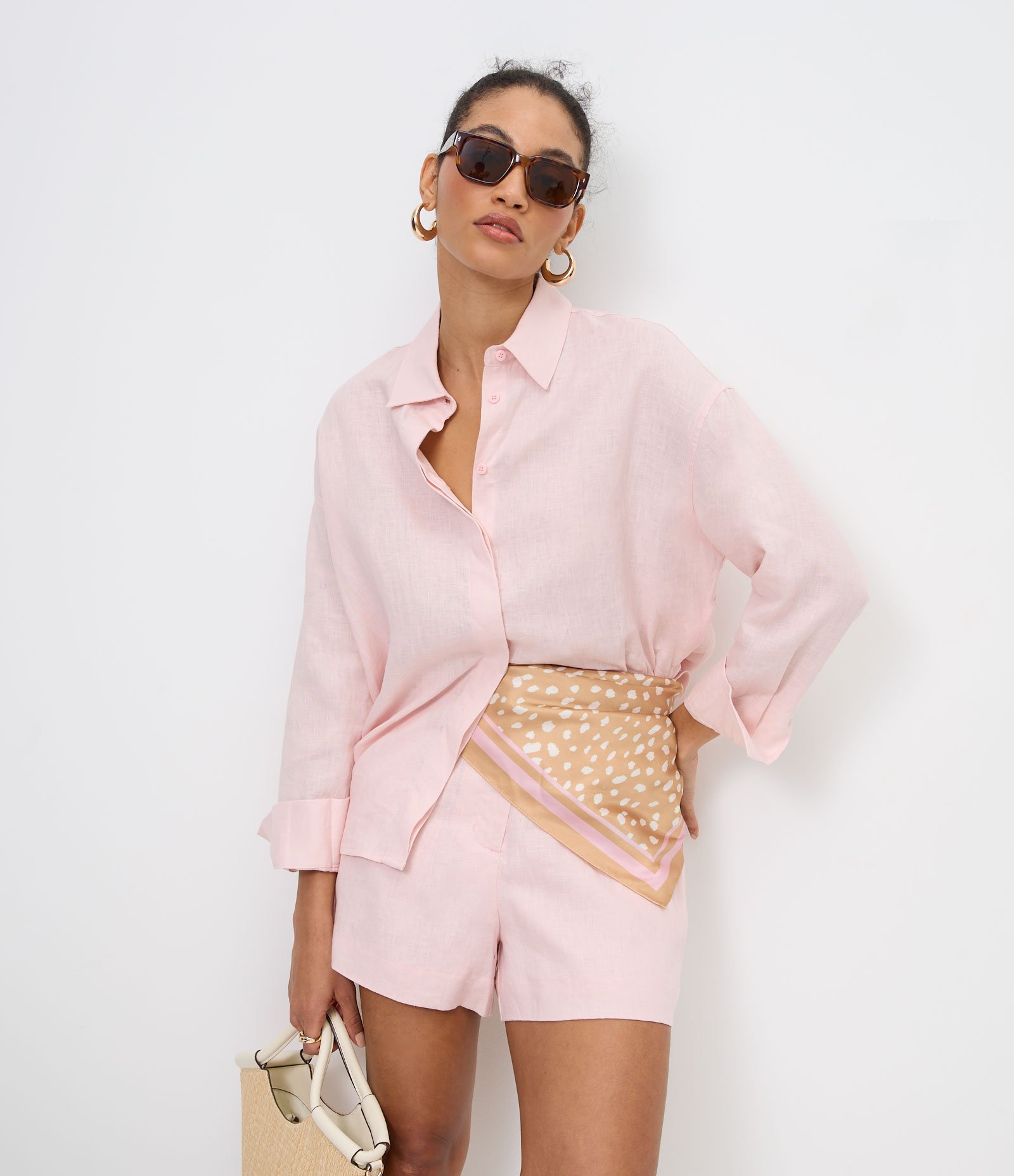 Short Reto Cintura Alta em Linho com Pences e Bolsos Rosa 3