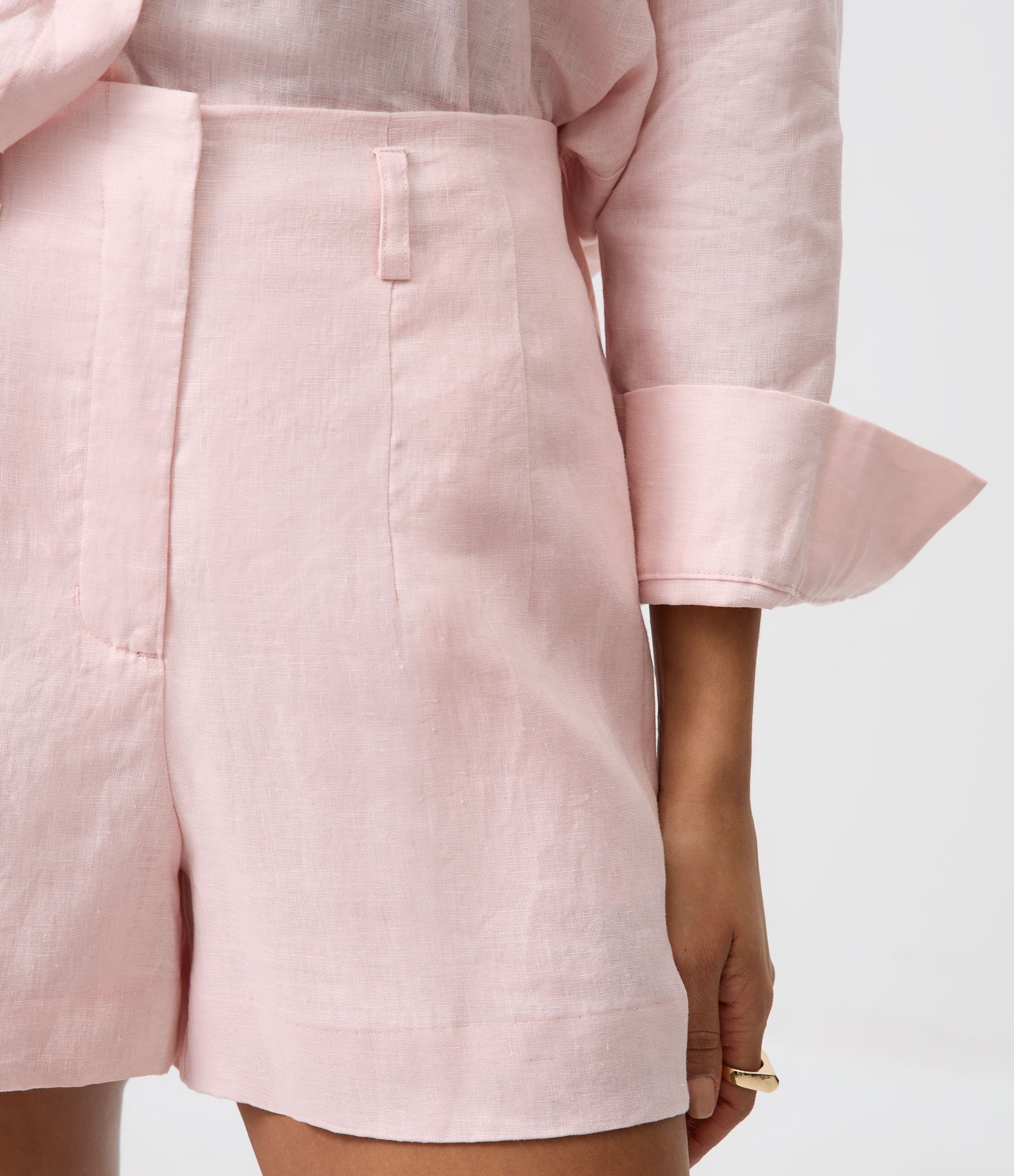 Short Reto Cintura Alta em Linho com Pences e Bolsos Rosa 4