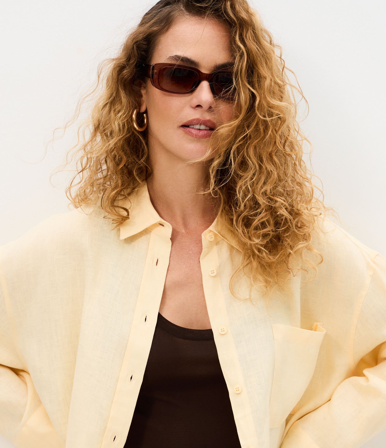 Camisa Oversized em Linho com Bolso no Peito Amarelo 3