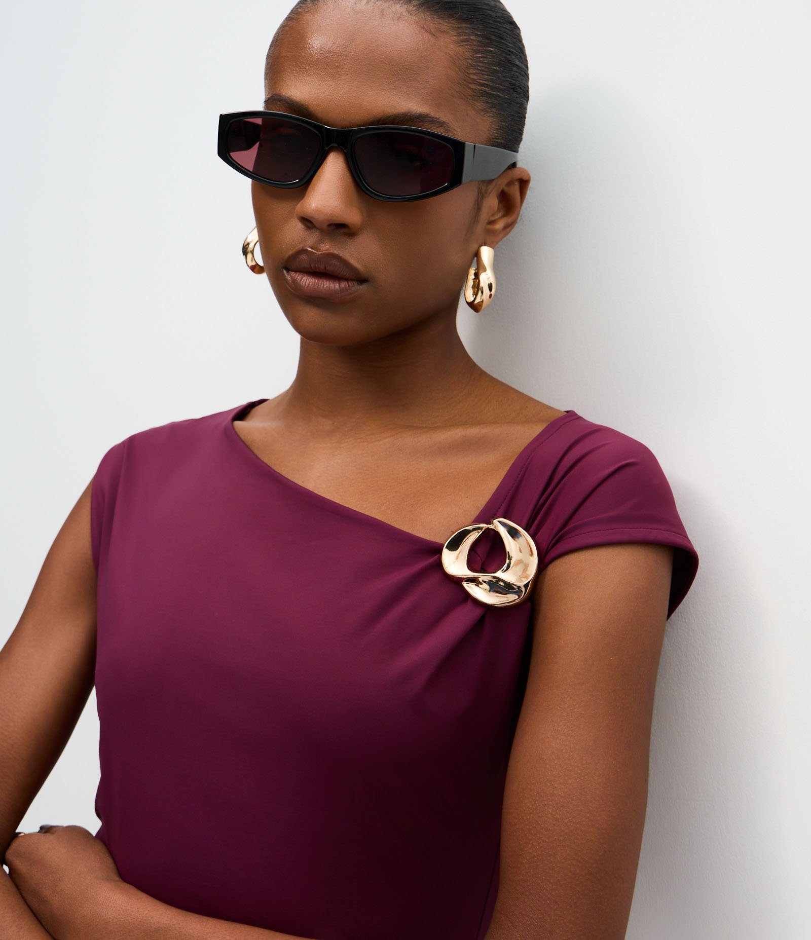 Blusa em Poliamida com Aviamento no Ombro Vinho 3
