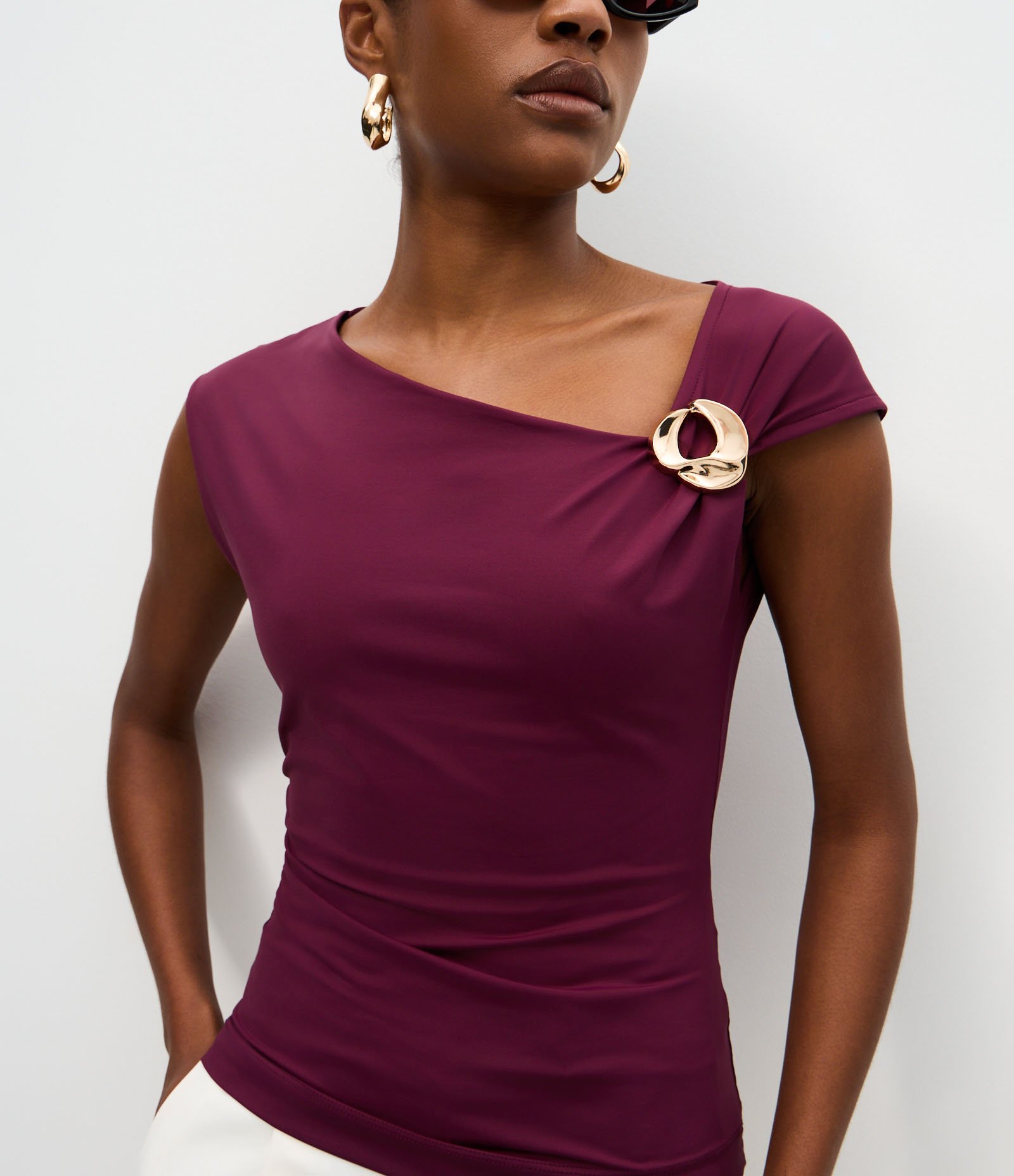 Blusa em Poliamida com Aviamento no Ombro Vinho 4