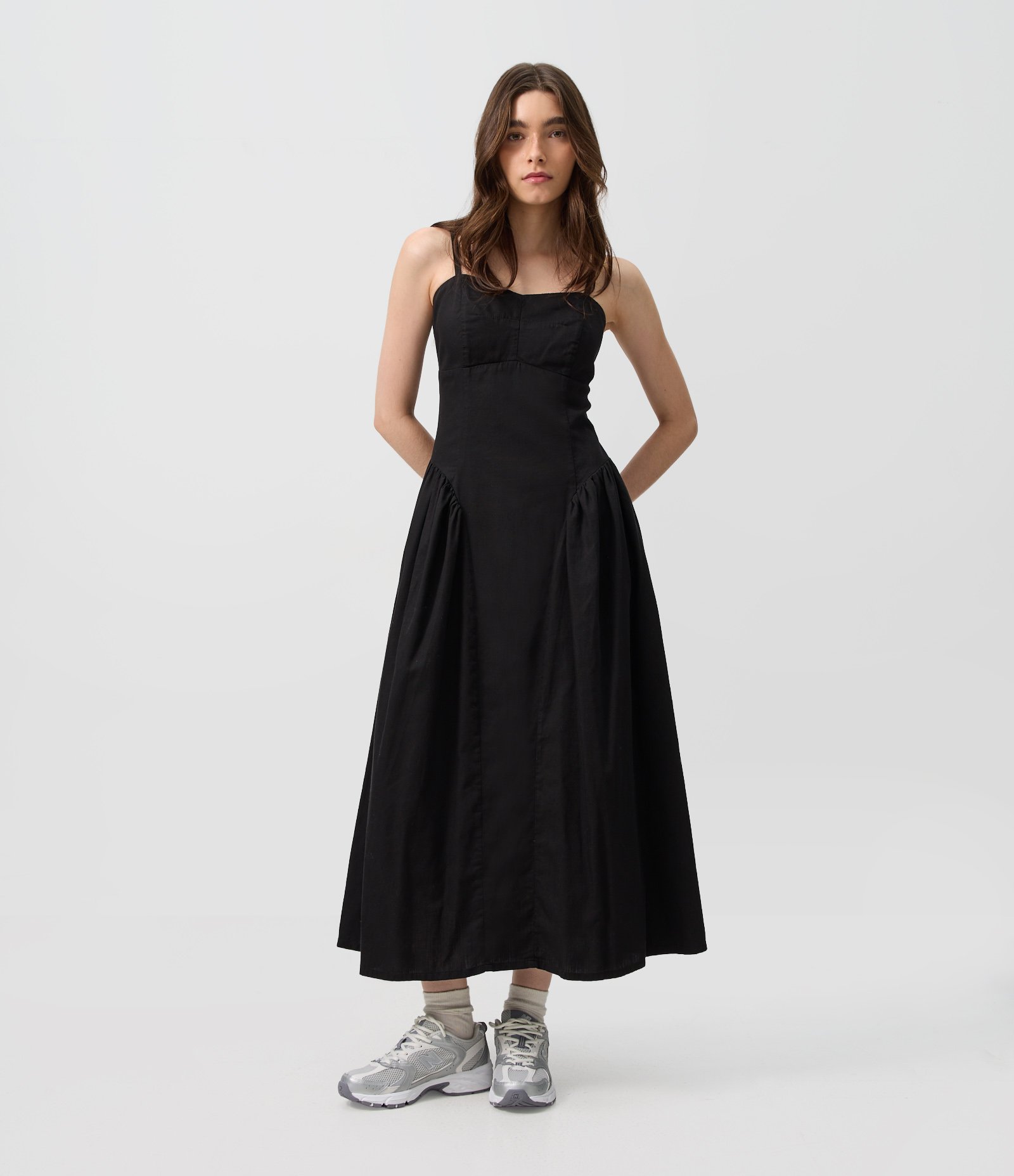 Vestido Midi em Sarja com Recortes Estruturados Preto 1