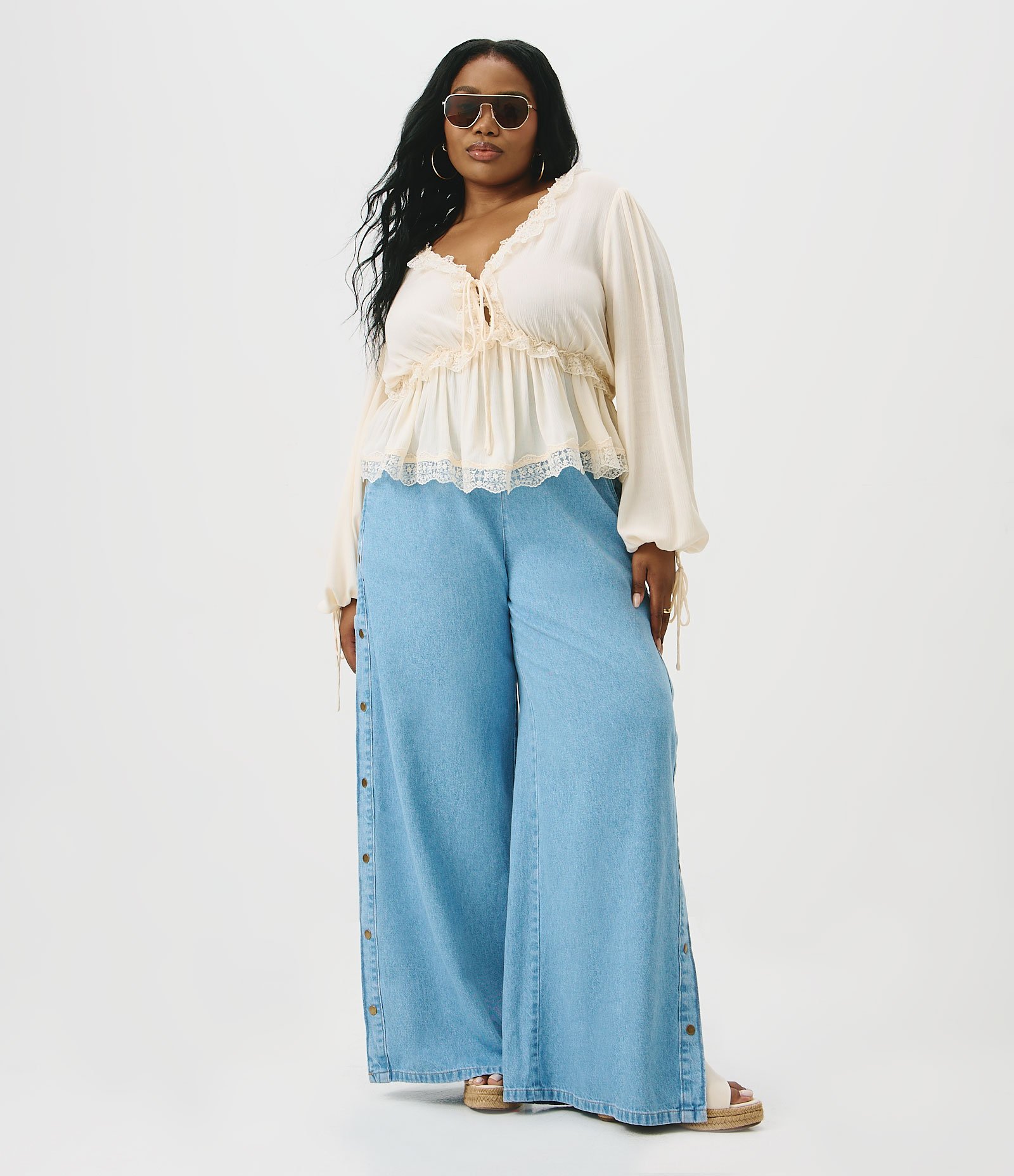 Blusa Bata em Viscose com Renda Curve & Plus Size Bege 2
