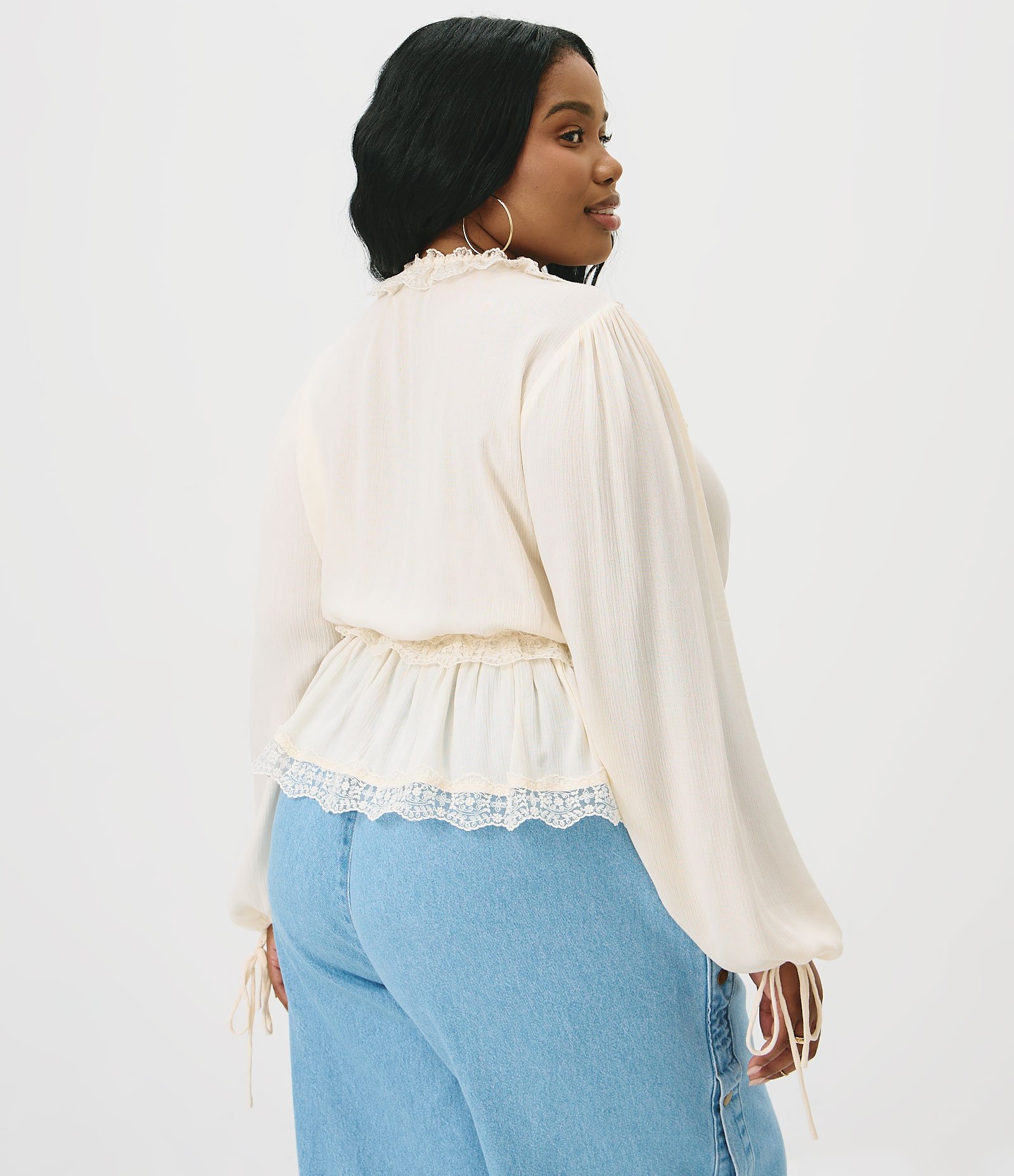 Blusa Bata em Viscose com Renda Curve & Plus Size Bege 4