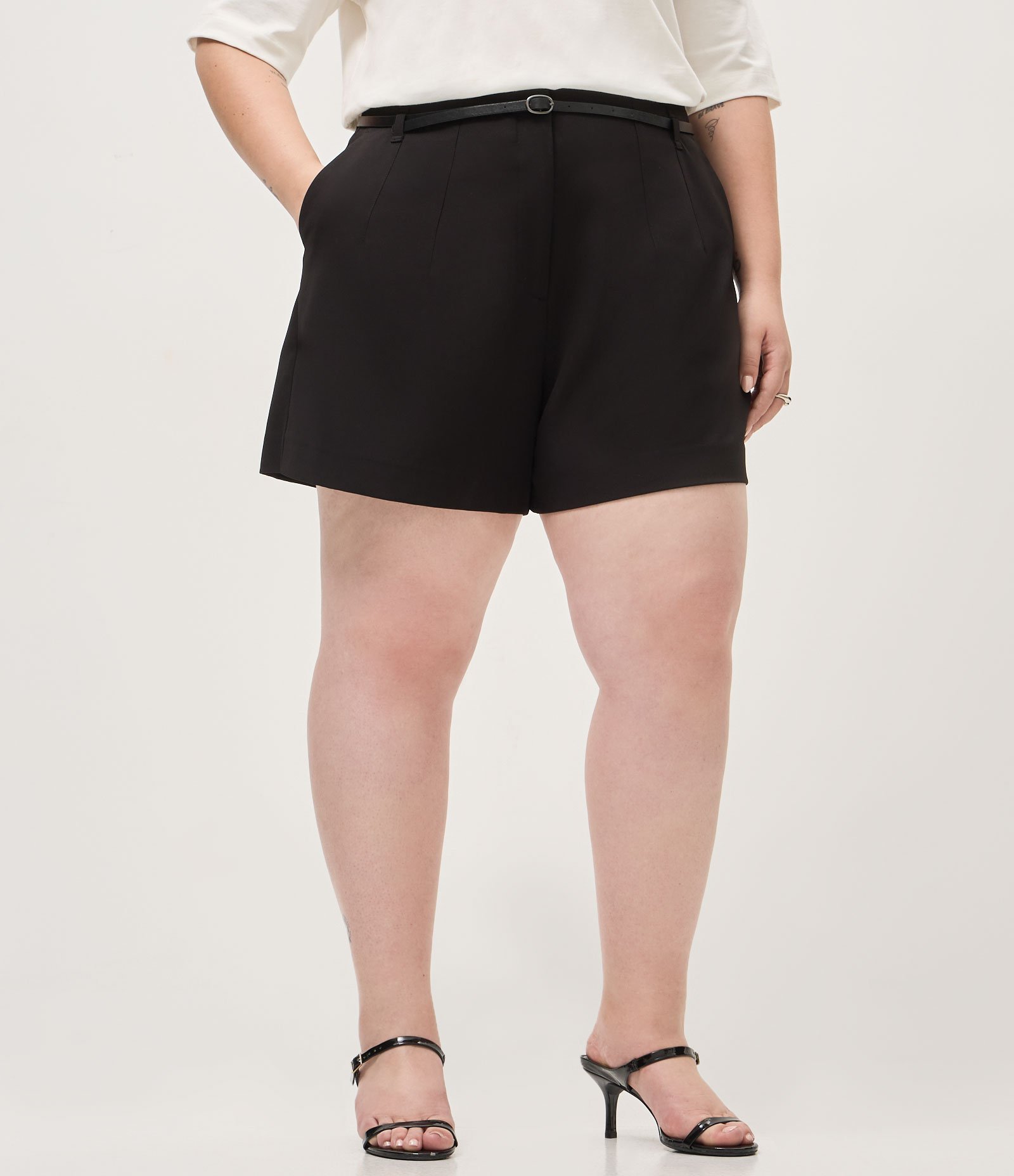 Bermuda Alfaiatada com Cinto Curve & Plus Size Preto 2