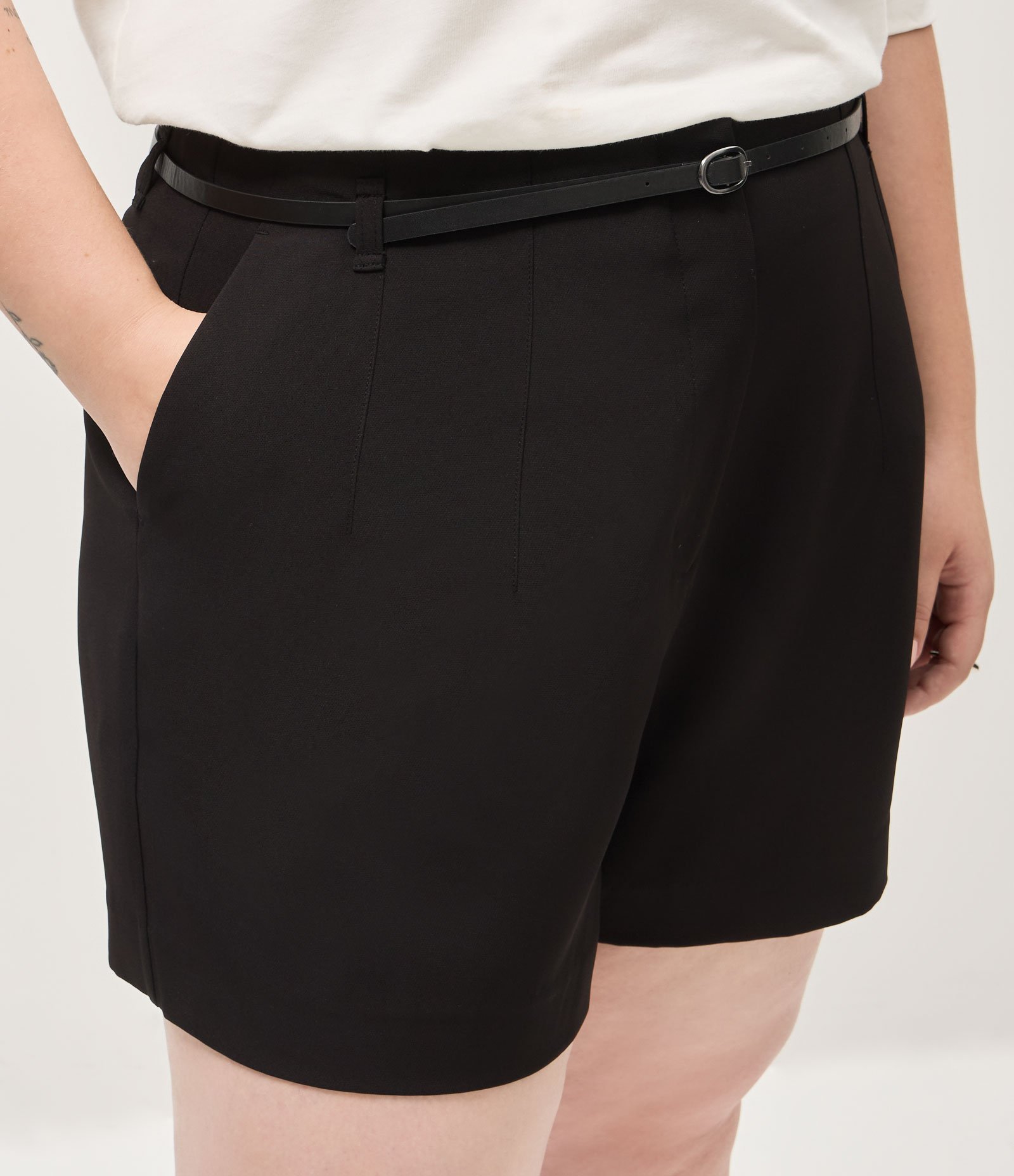 Bermuda Alfaiatada com Cinto Curve & Plus Size Preto 3