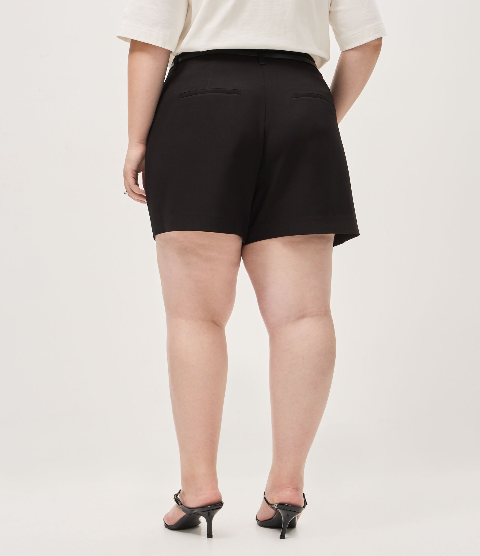 Bermuda Alfaiatada com Cinto Curve & Plus Size Preto 4