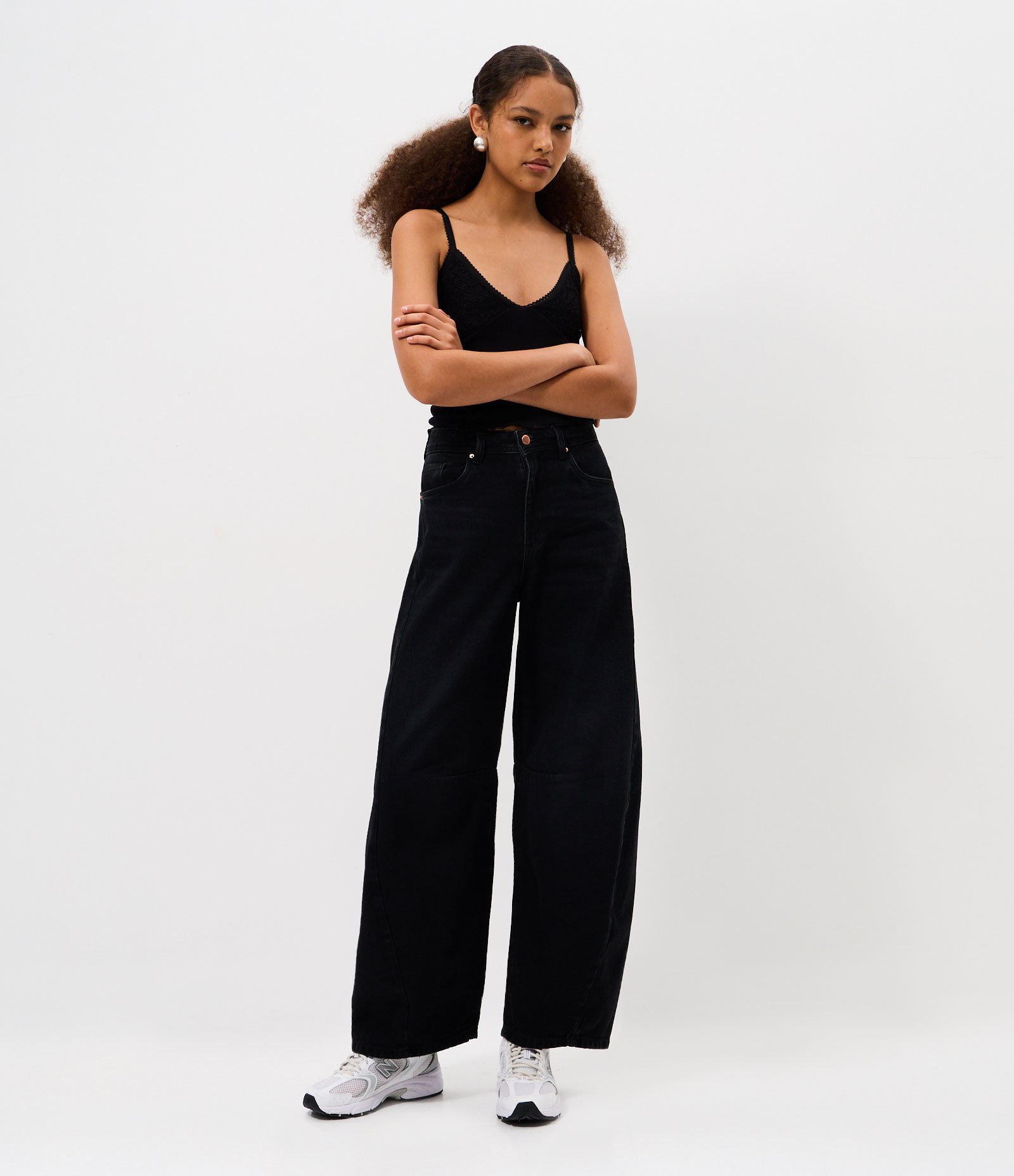 Calça Barrel em Jeans Marmorizado Preto 1