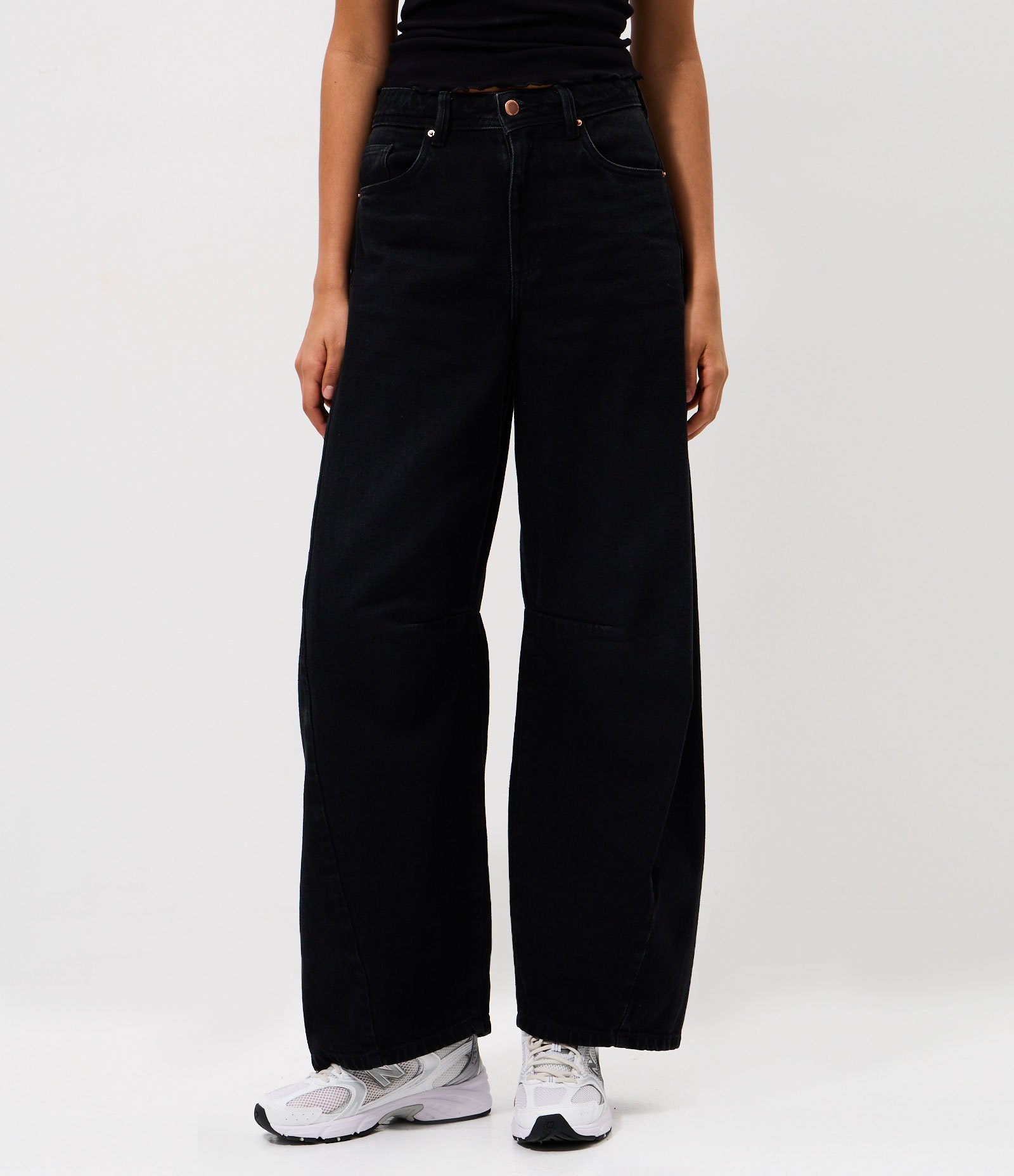 Calça Barrel em Jeans Marmorizado Preto 2