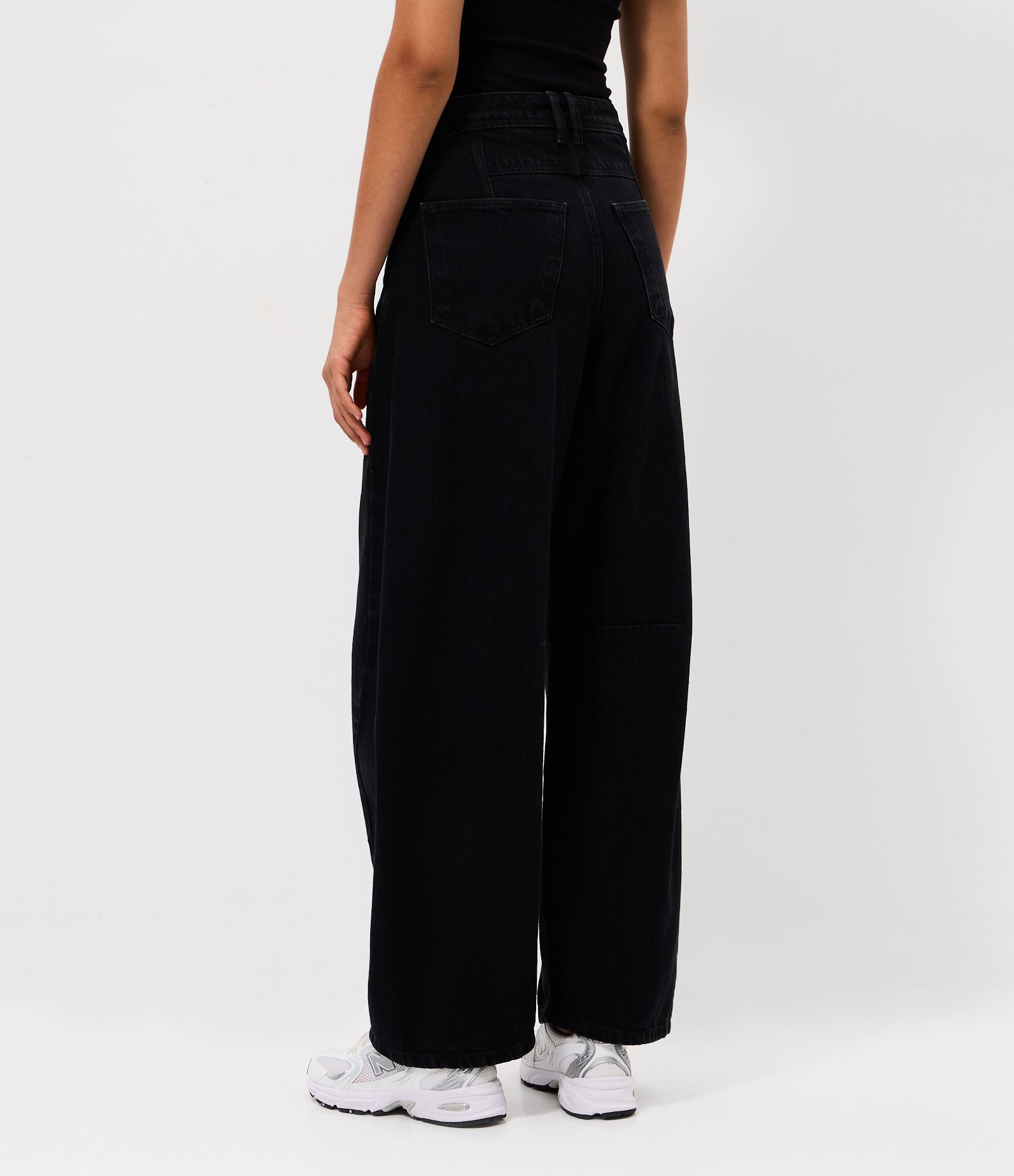 Calça Barrel em Jeans Marmorizado Preto 4