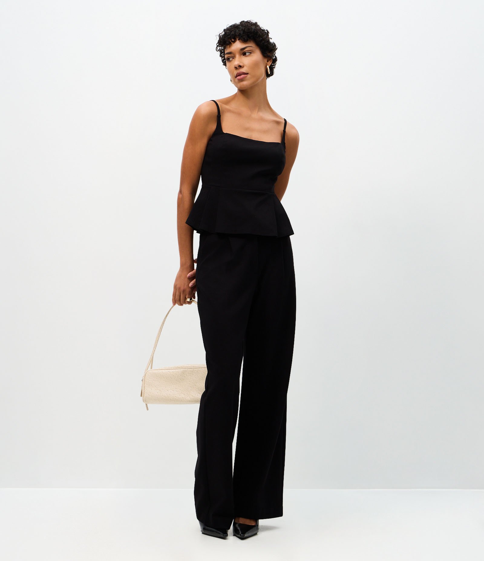 Blusa em Bengaline com Barra Evasê Preto 2