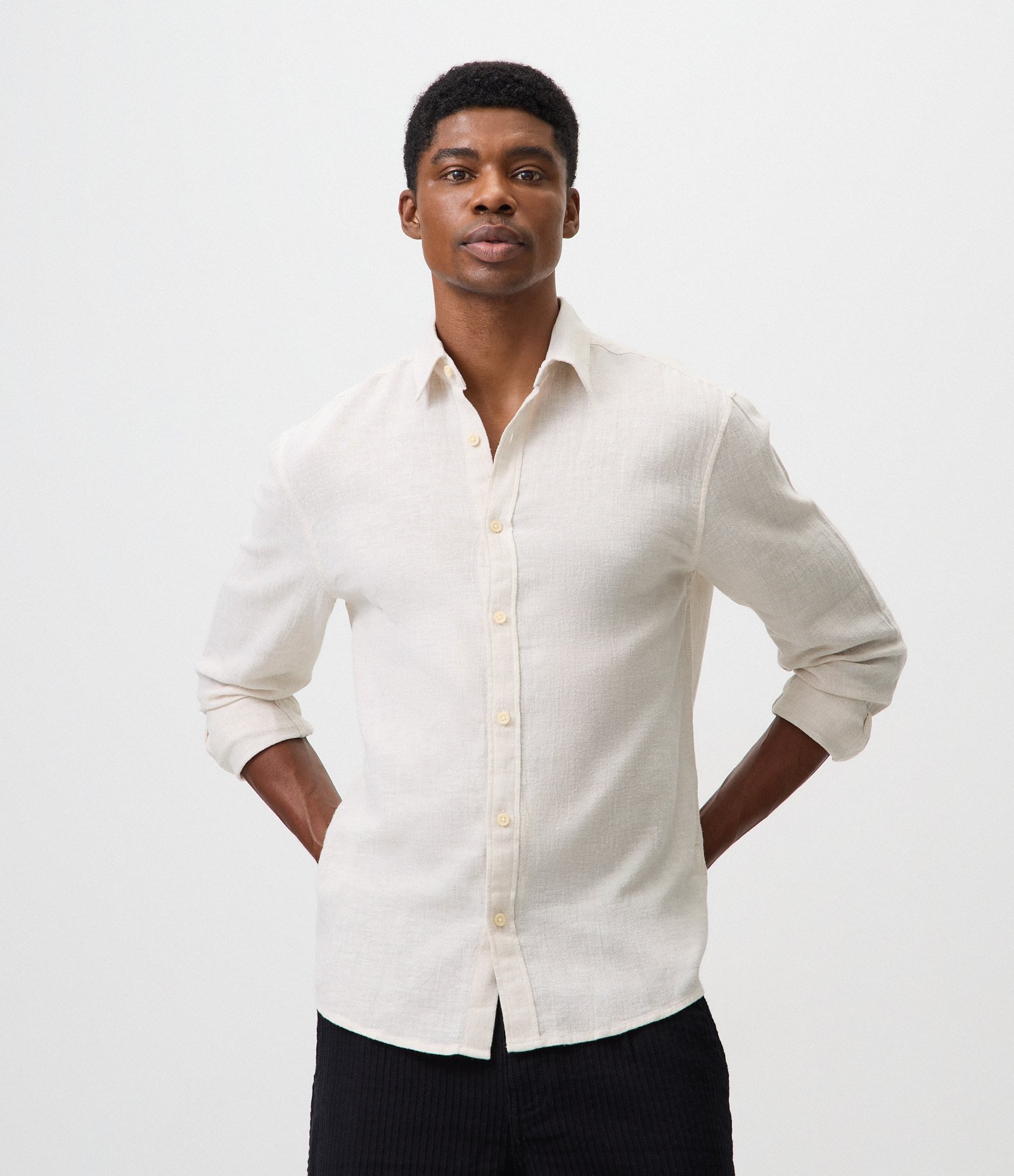 Camisa em Linho Crepe com Botões Frontais Bege 1