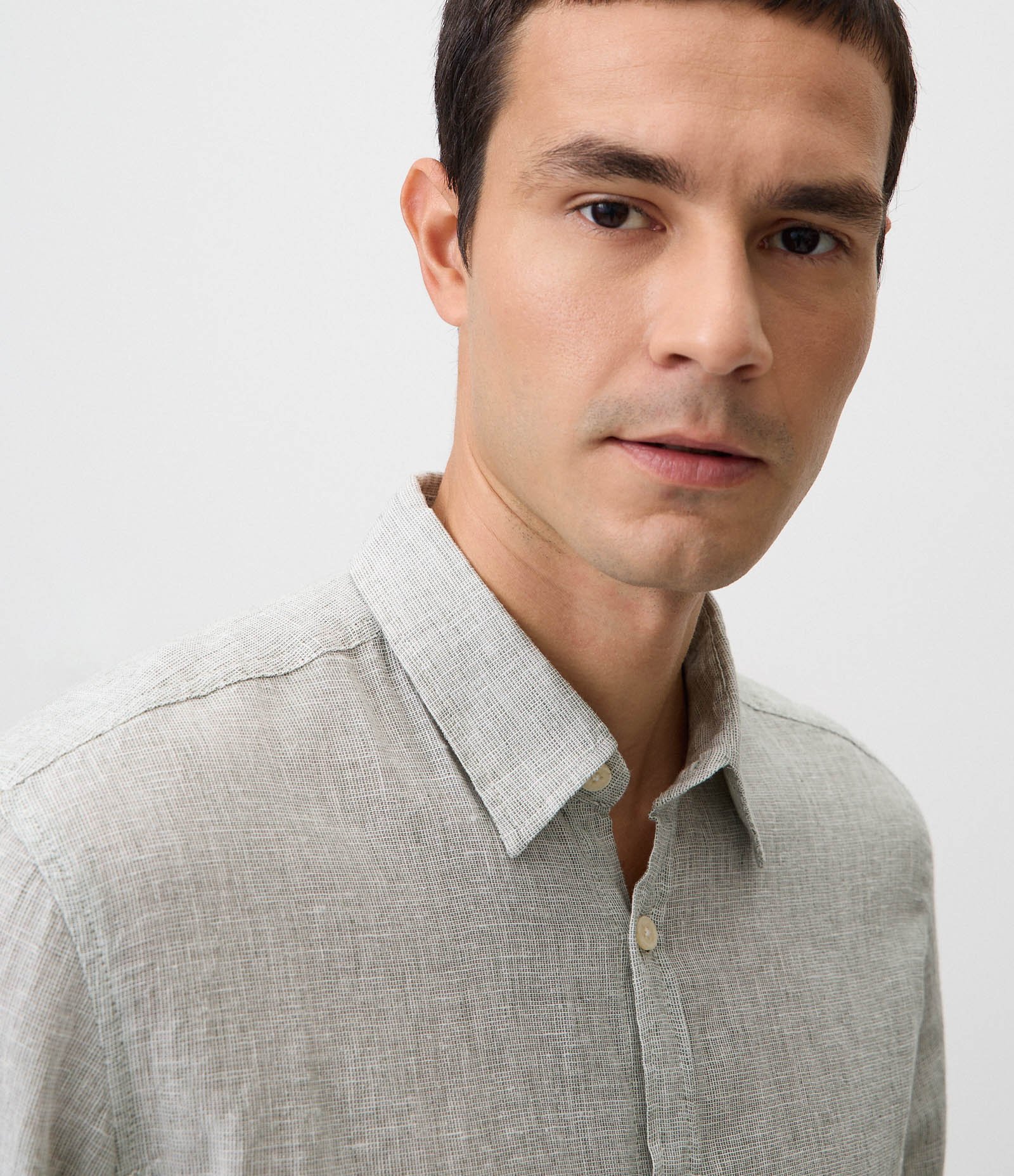 Camisa em Crepe com Botões Frontais Verde 5