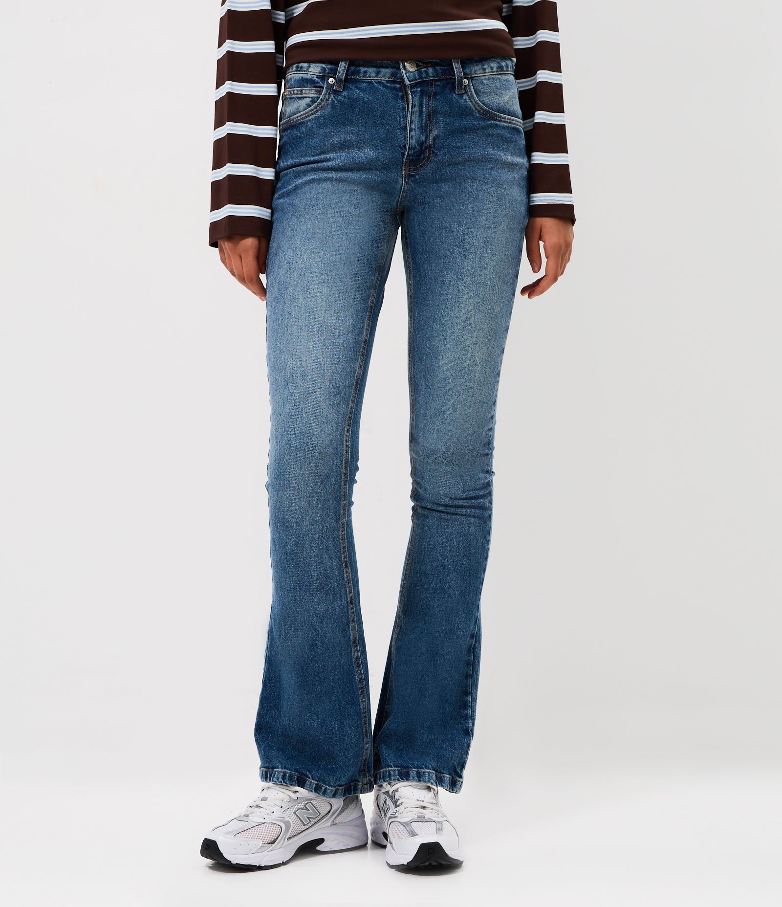 Calça Bootcut em Jeans com Cintura Baixa Azul 2