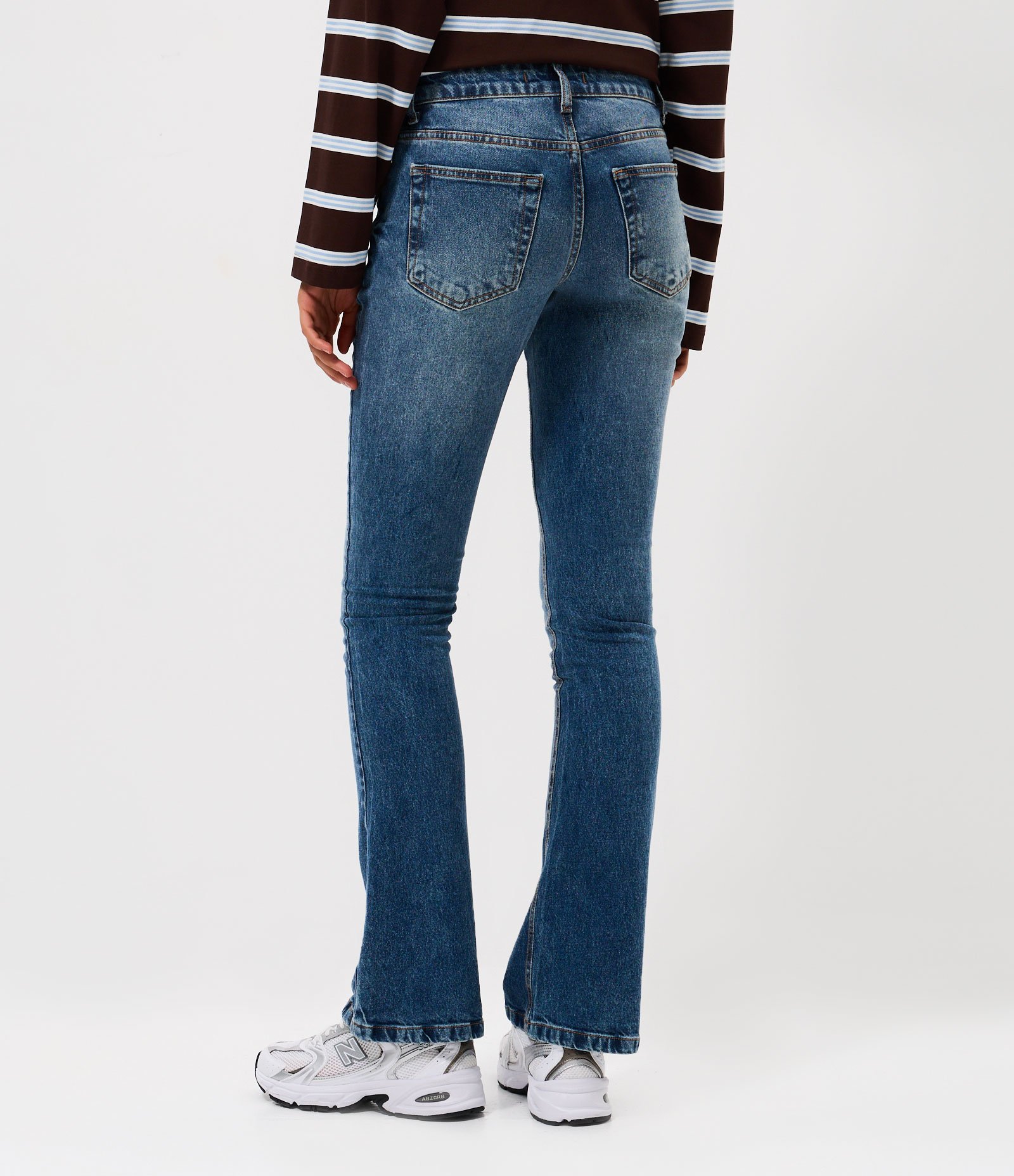 Calça Bootcut em Jeans com Cintura Baixa Azul 4