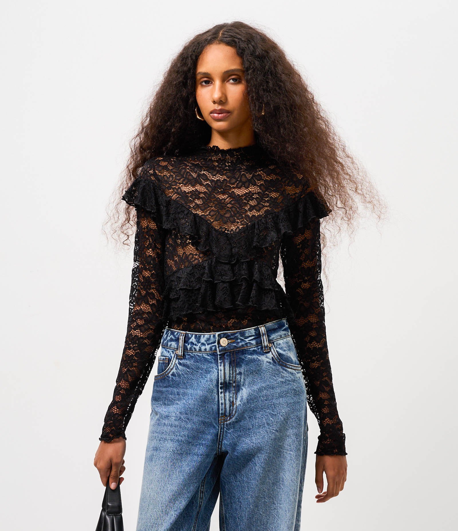 Blusa de Renda Manga Longa com Babados Preto 1