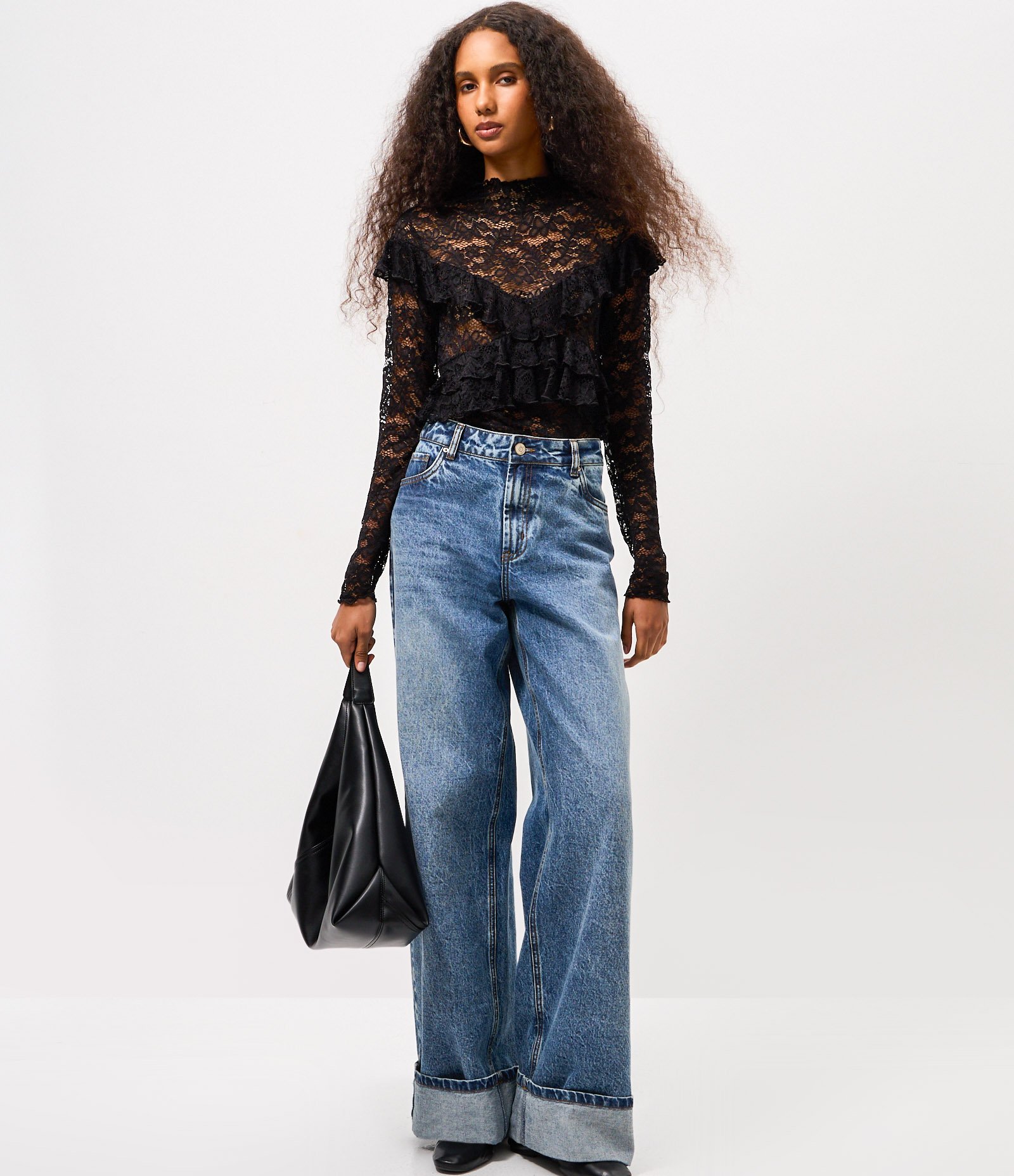 Blusa de Renda Manga Longa com Babados Preto 2