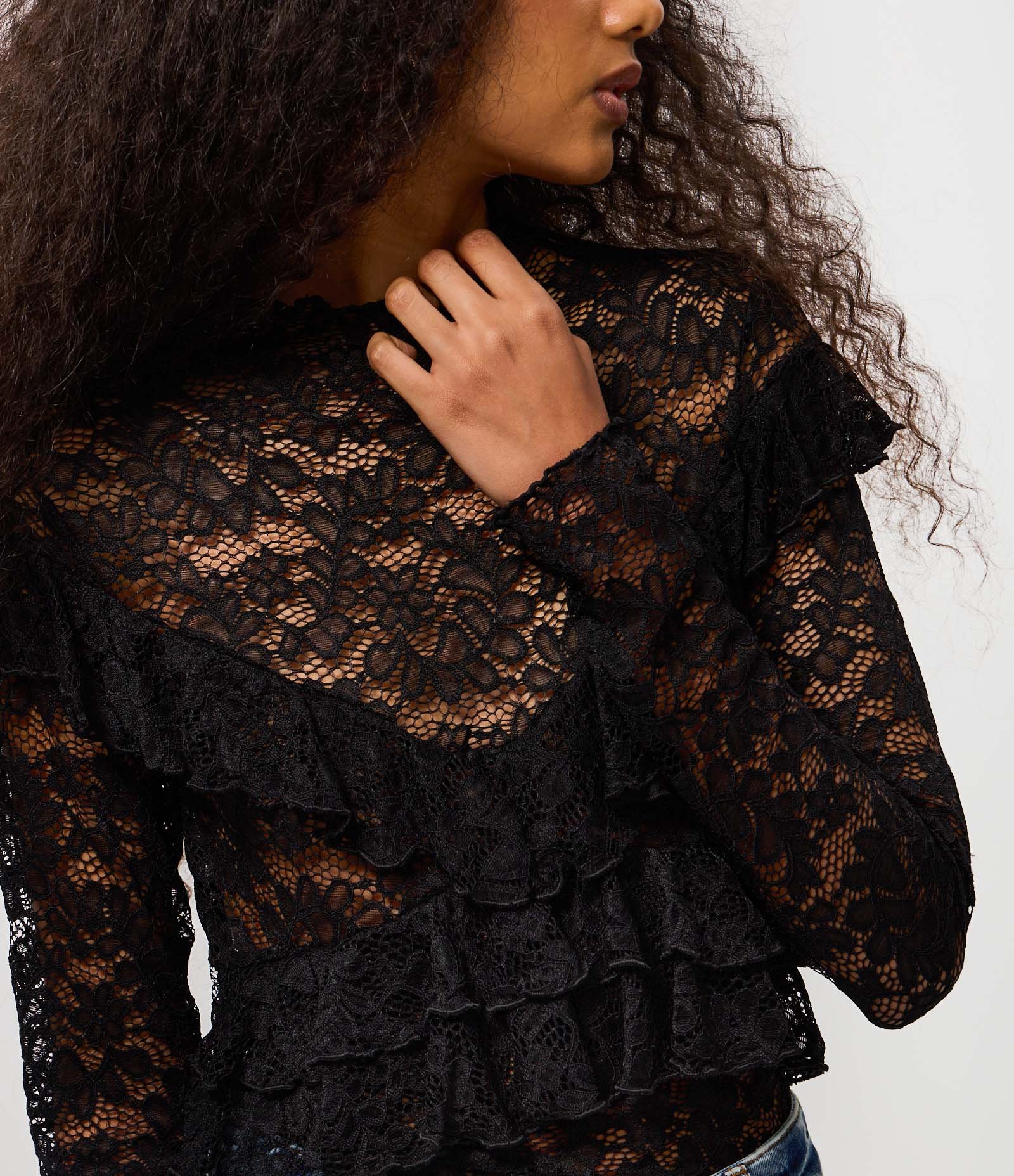 Blusa de Renda Manga Longa com Babados Preto 3
