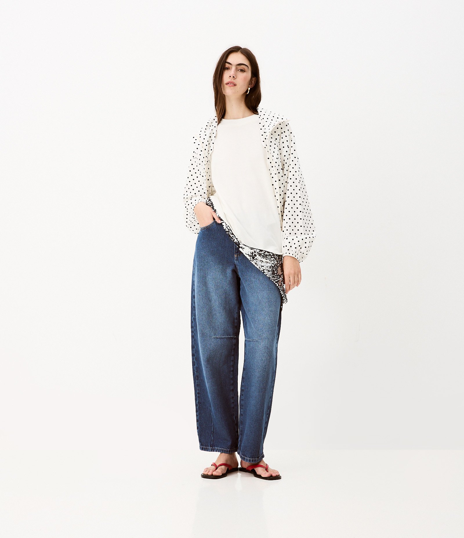 Calça Baggy em Jeans com Cintura Média Chaveiro de Pérolas e Coração Escuro 1