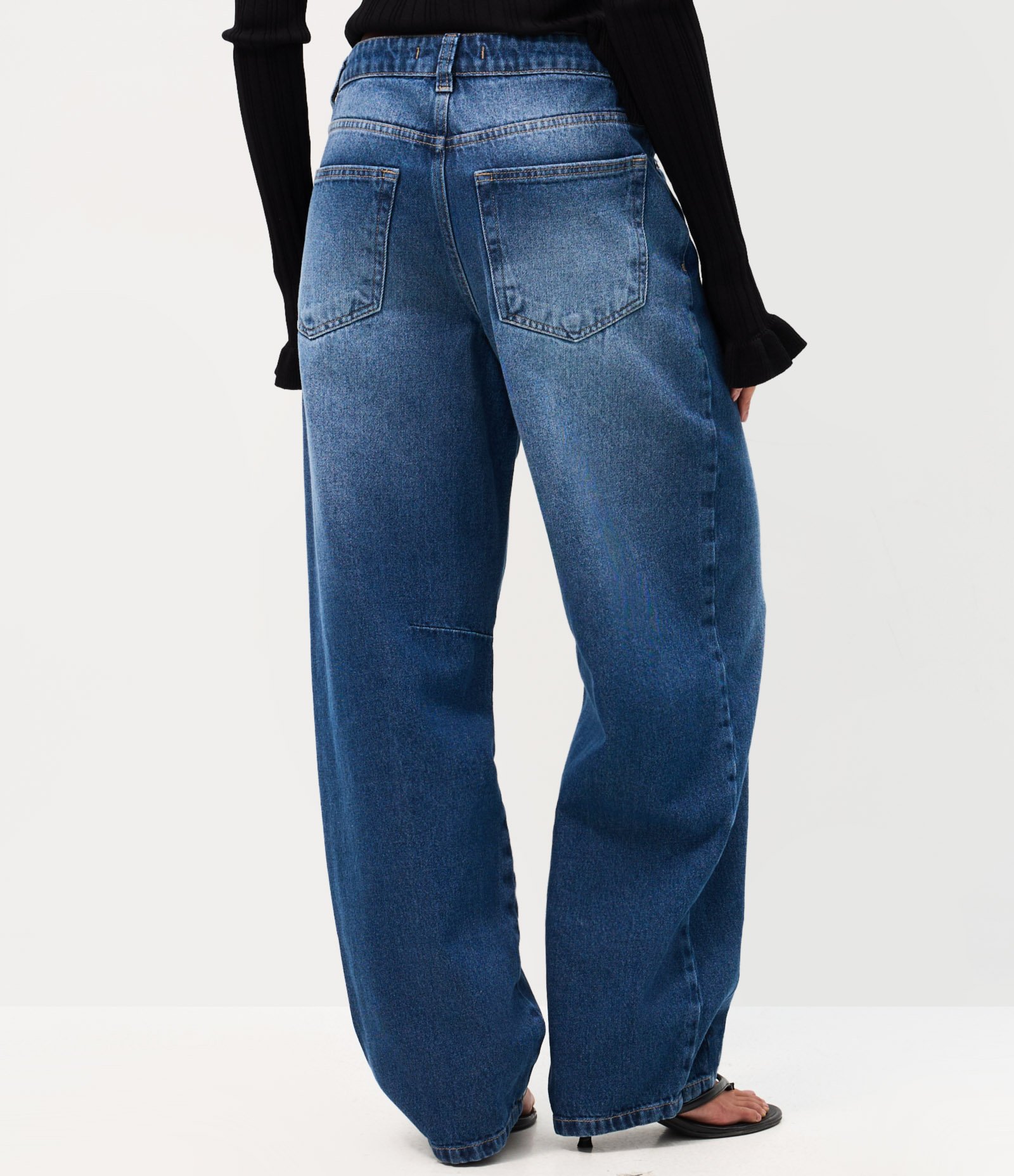 Calça Baggy em Jeans com Cintura Média Chaveiro de Pérolas e Coração Escuro 6