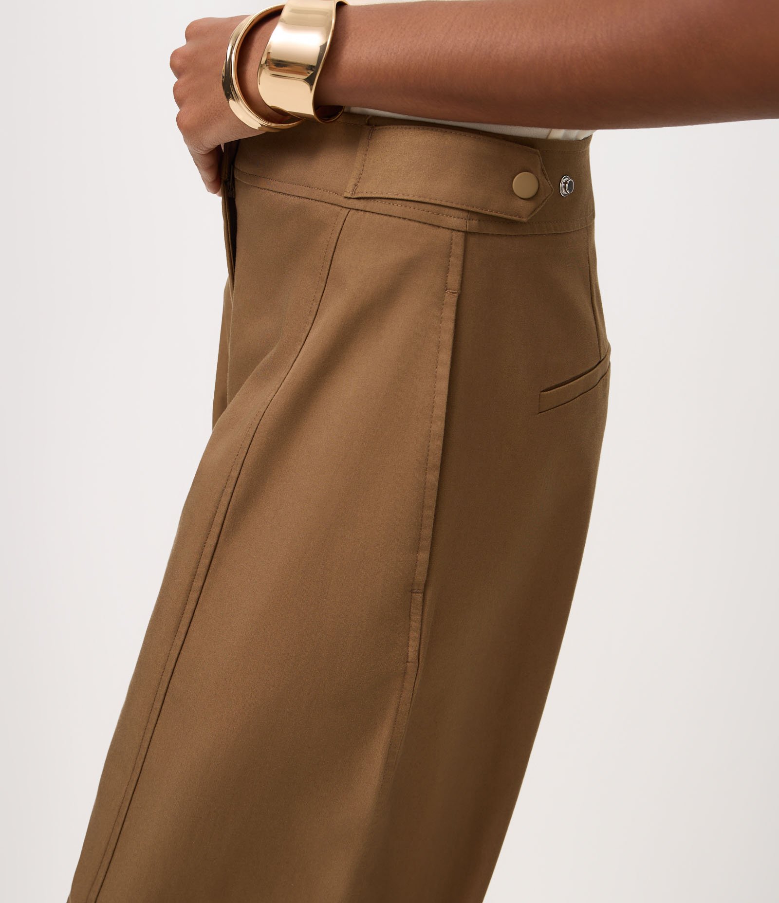Calça Barrel Alfaiatada com Detalhe Ajustável na Barra Marrom 5