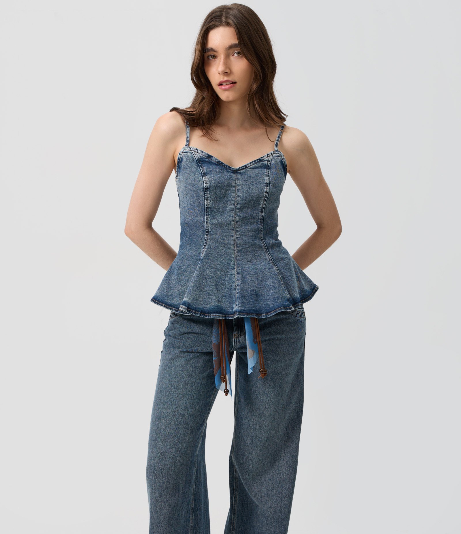 Calça Wide em Jeans com Cinto de Lenço e Miçangas Azul Escuro 2