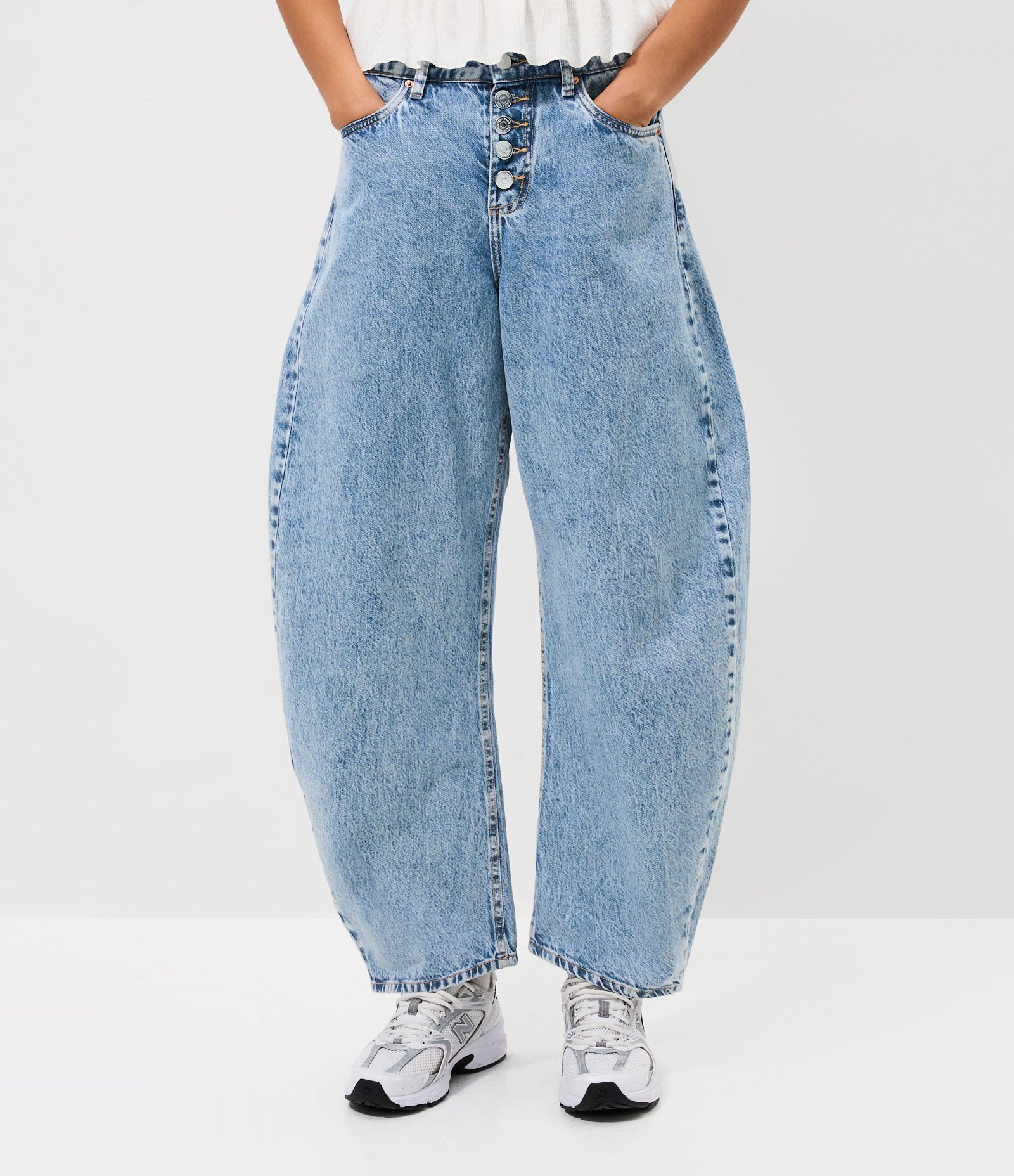 Calça Baggy Balloon em Jeans com Cintura Média Azul Claro 2
