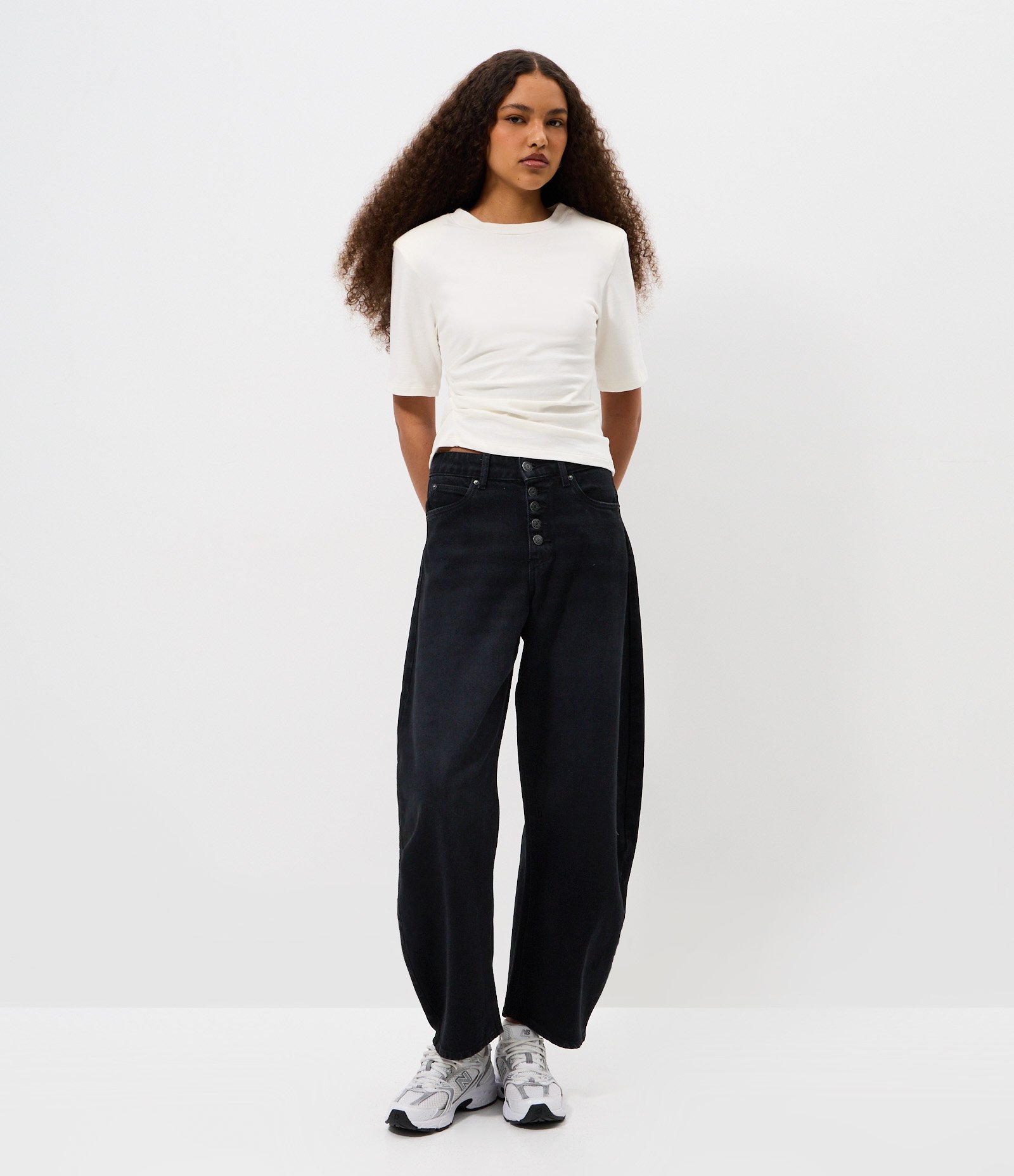 Calça Baggy Balloon em Jeans com Cintura Média Preto 1