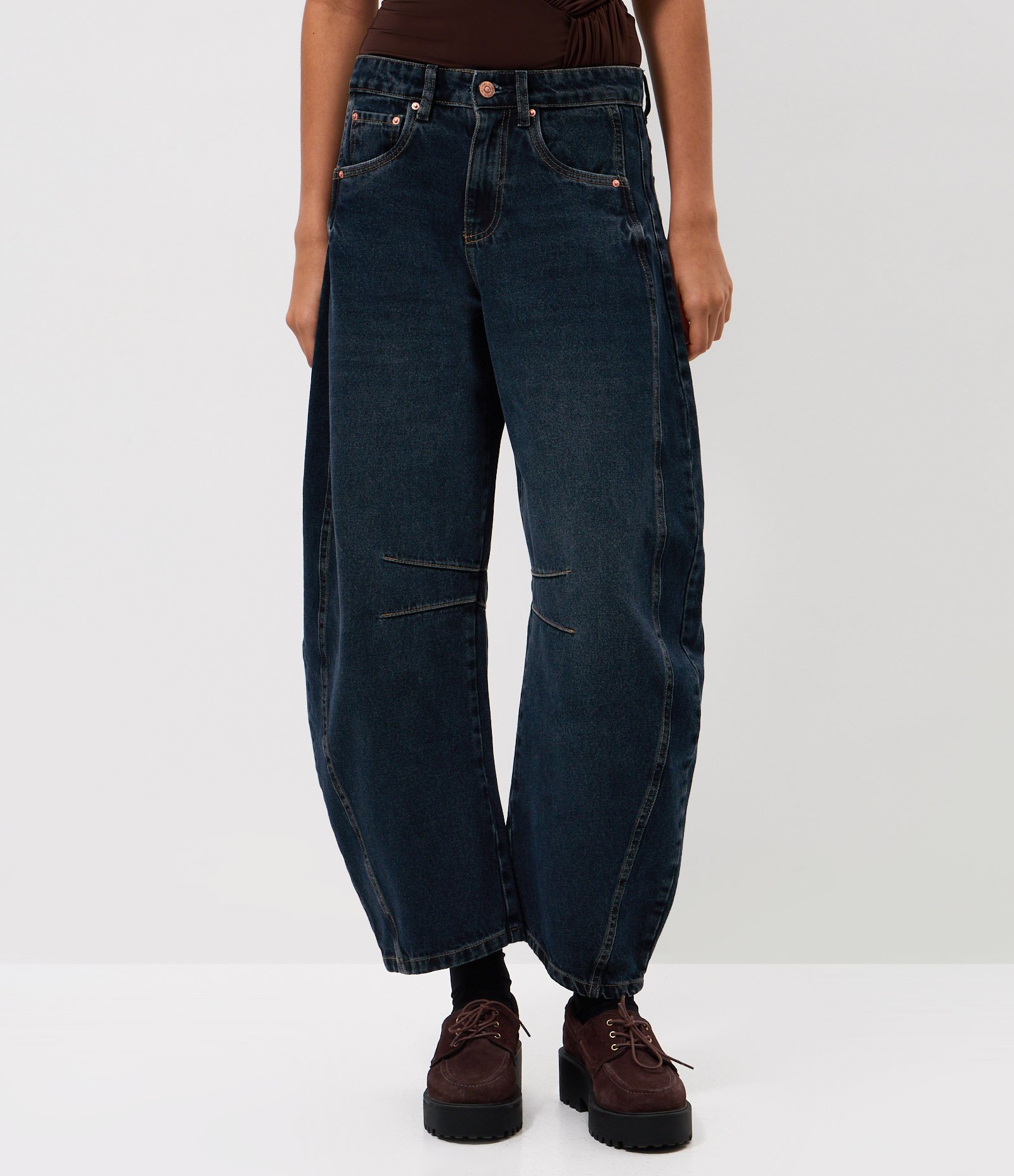 Calça Balloon em Jeans com Cintura Média e Recorte Lateral Azul Escuro 2