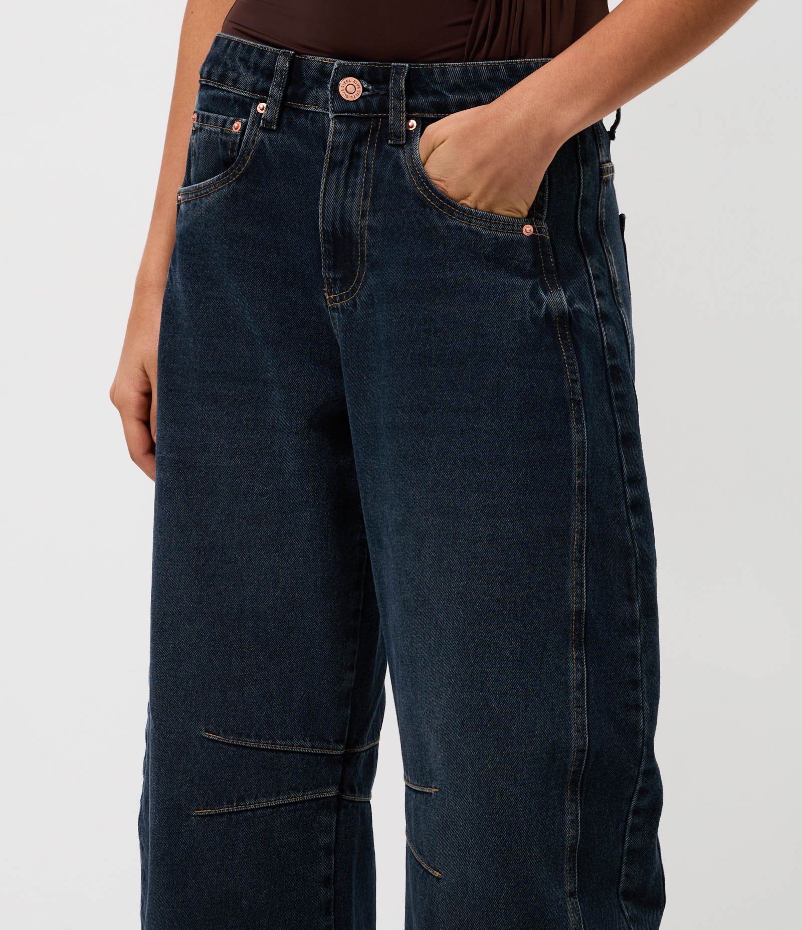 Calça Balloon em Jeans com Cintura Média e Recorte Lateral Azul Escuro 3