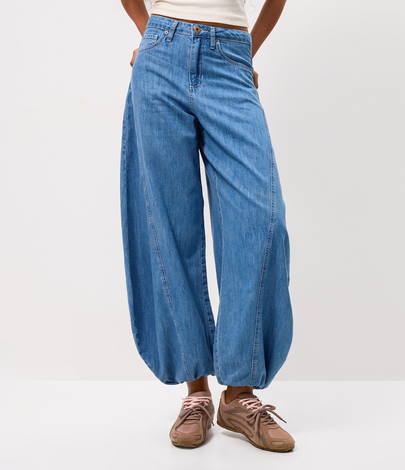 Calça Aladim em Jeans com Cintura Média Azul 2