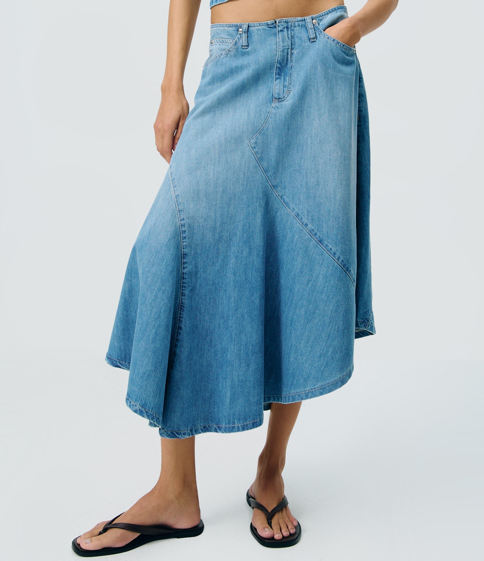 Saia Midi em Jeans Assimétrica sem Cós Azul 2