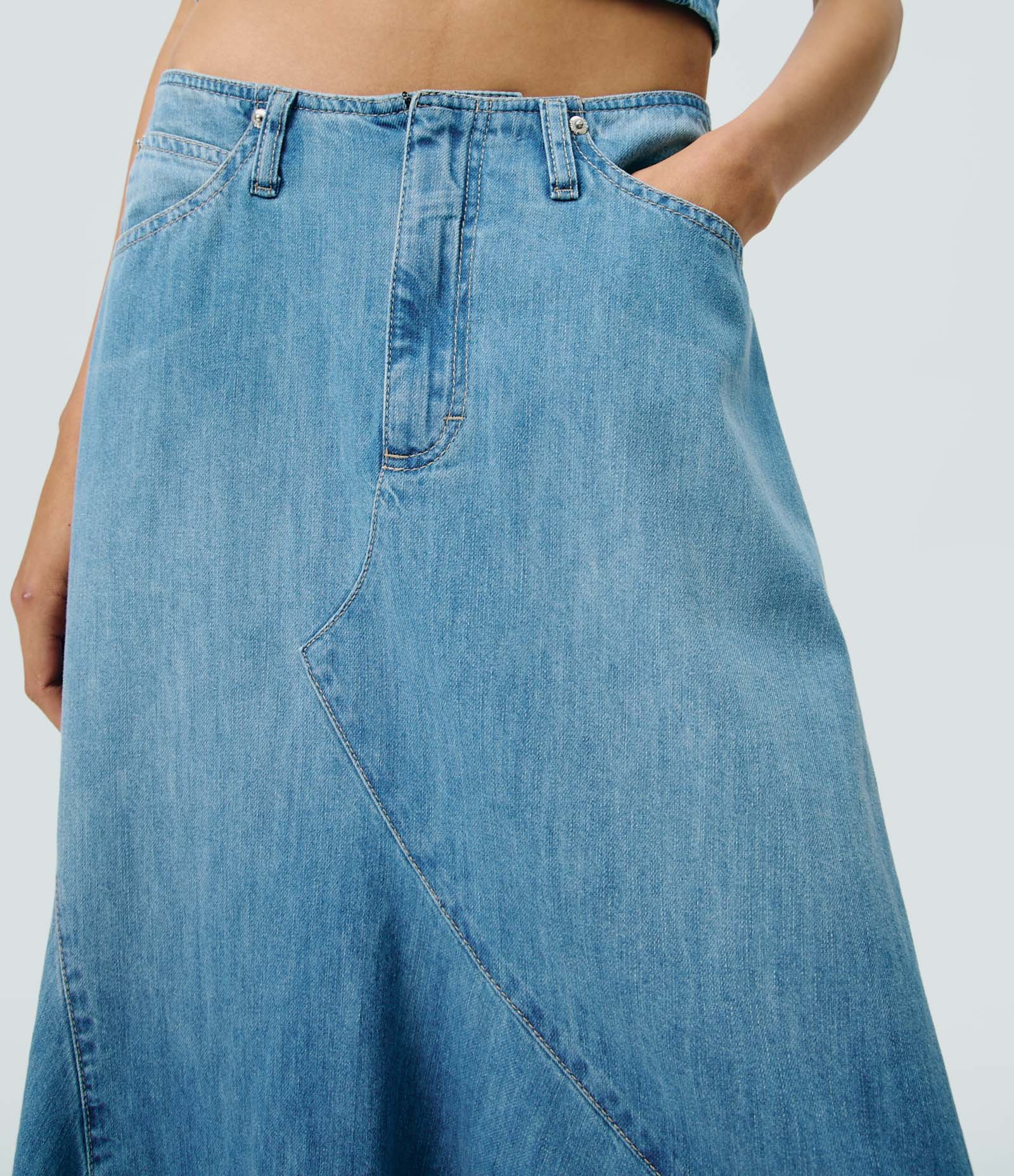 Saia Midi em Jeans Assimétrica sem Cós Azul 3