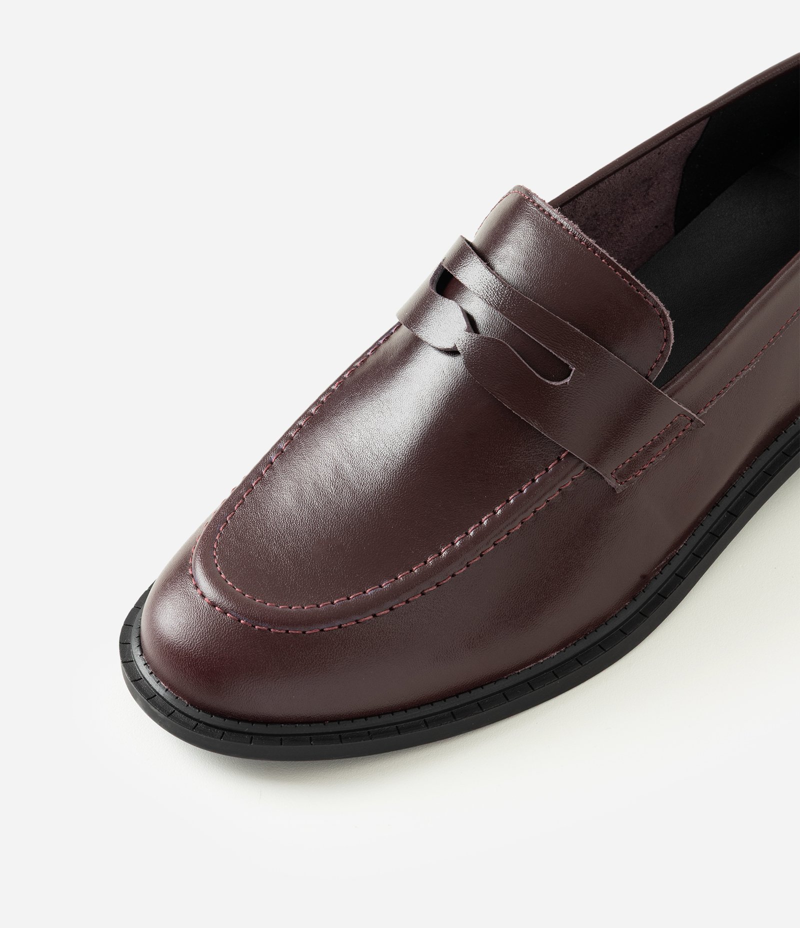 Mocassim em Couro com Bico Arredondado Vinho 4