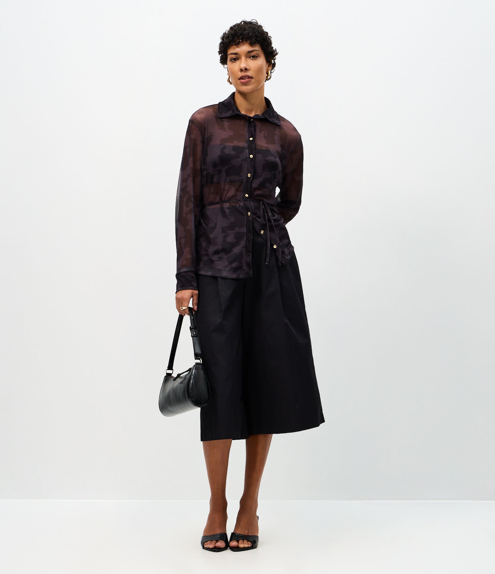 Blusa em Tule Estampado com Amarração na Cintura Preto 2