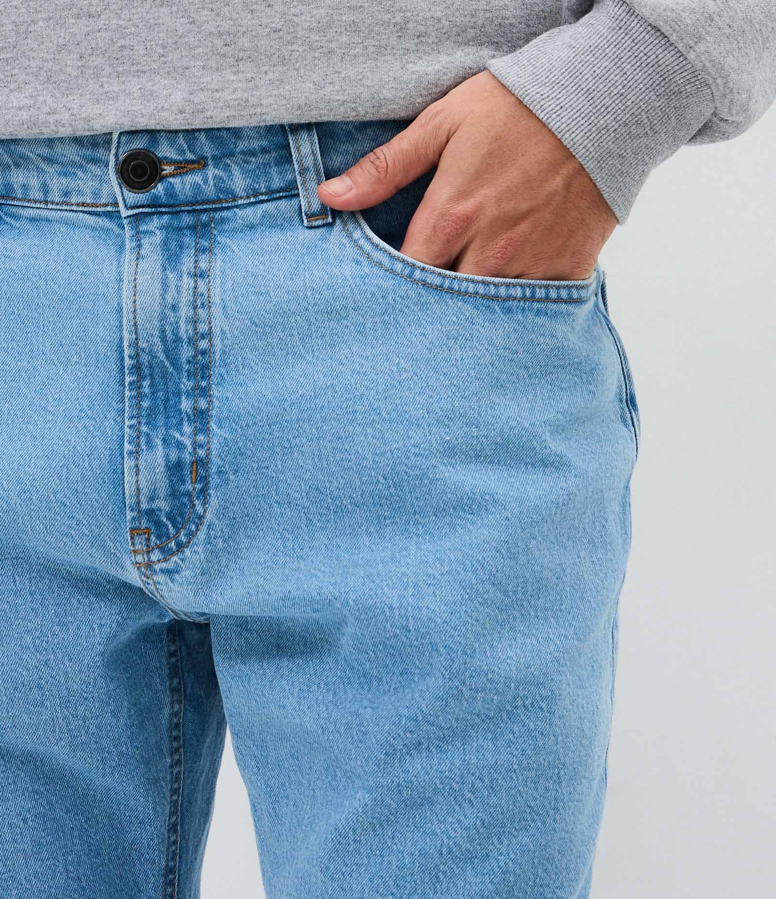 Calça Reta em Jeans com Bolsos Funcionais Azul Claro 2