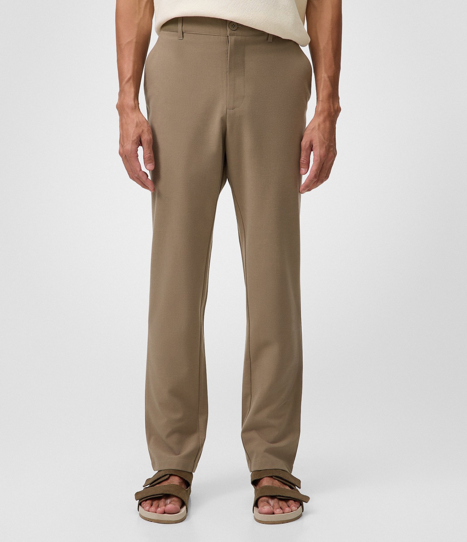 Calça Slim com Cós Elástico e Bolsos Marrom 2