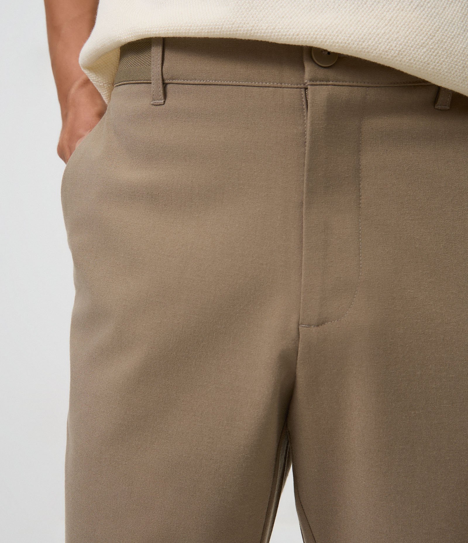 Calça Slim com Cós Elástico e Bolsos Marrom 4