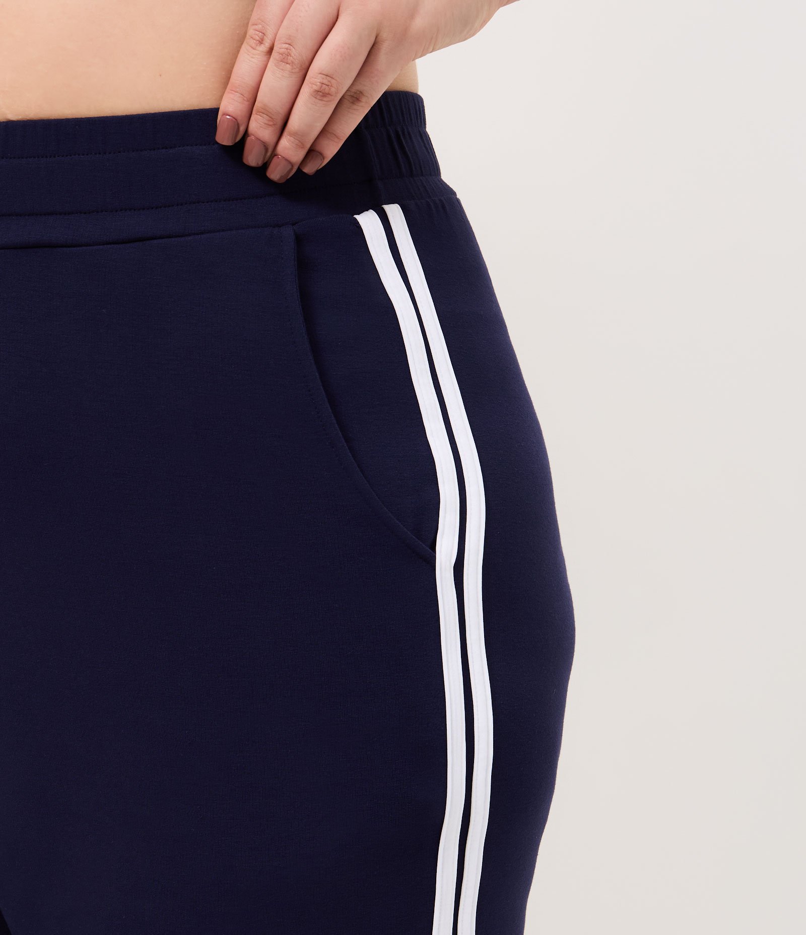 Calça Ampla Sportcore com Listras Laterais Curve & Plus Size Azul 4