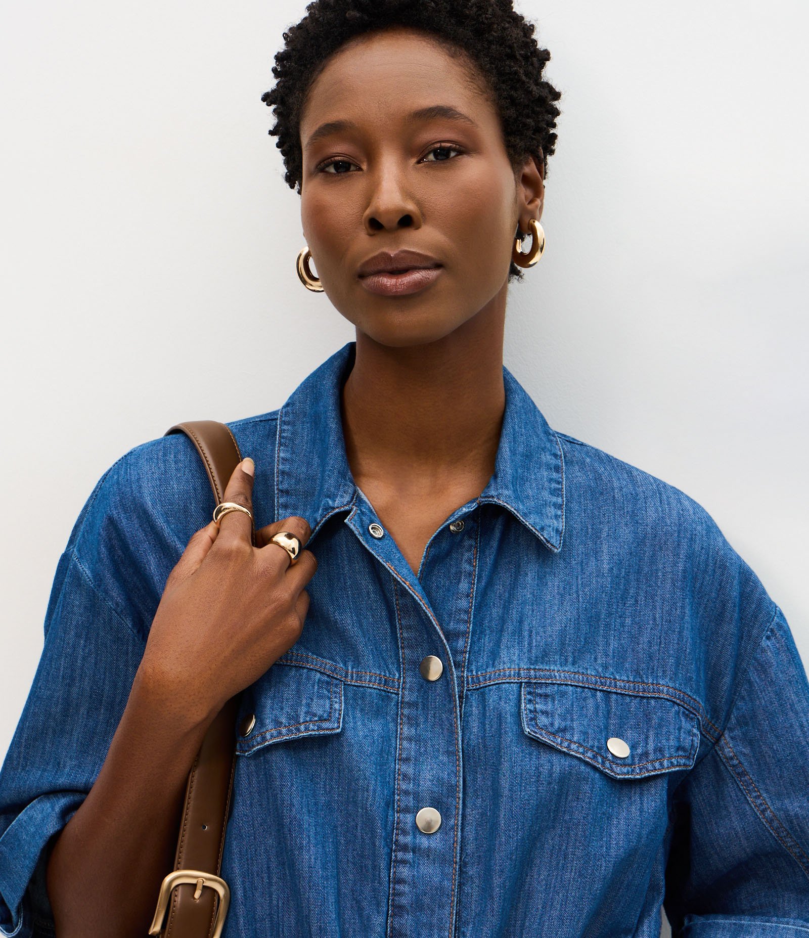 Camisa em Jeans com Barra Ajustada e Botões Diferenciados Azul 3