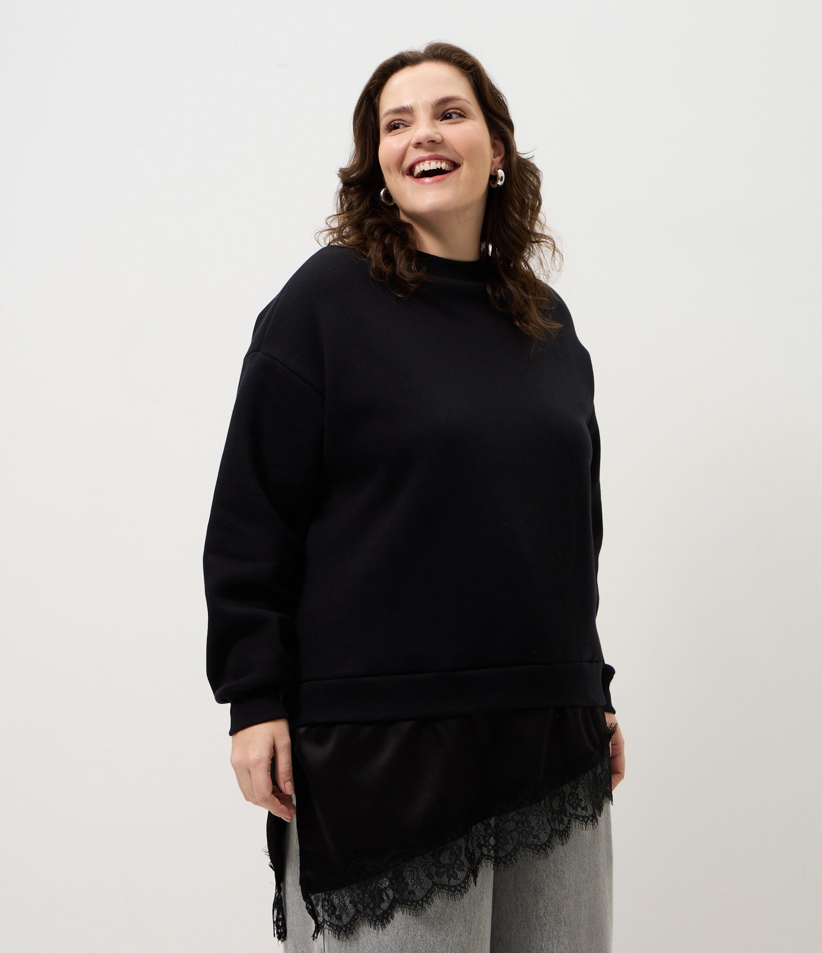 Moletom Oversized com Renda na Barra Curve & Plus Size Preto 1
