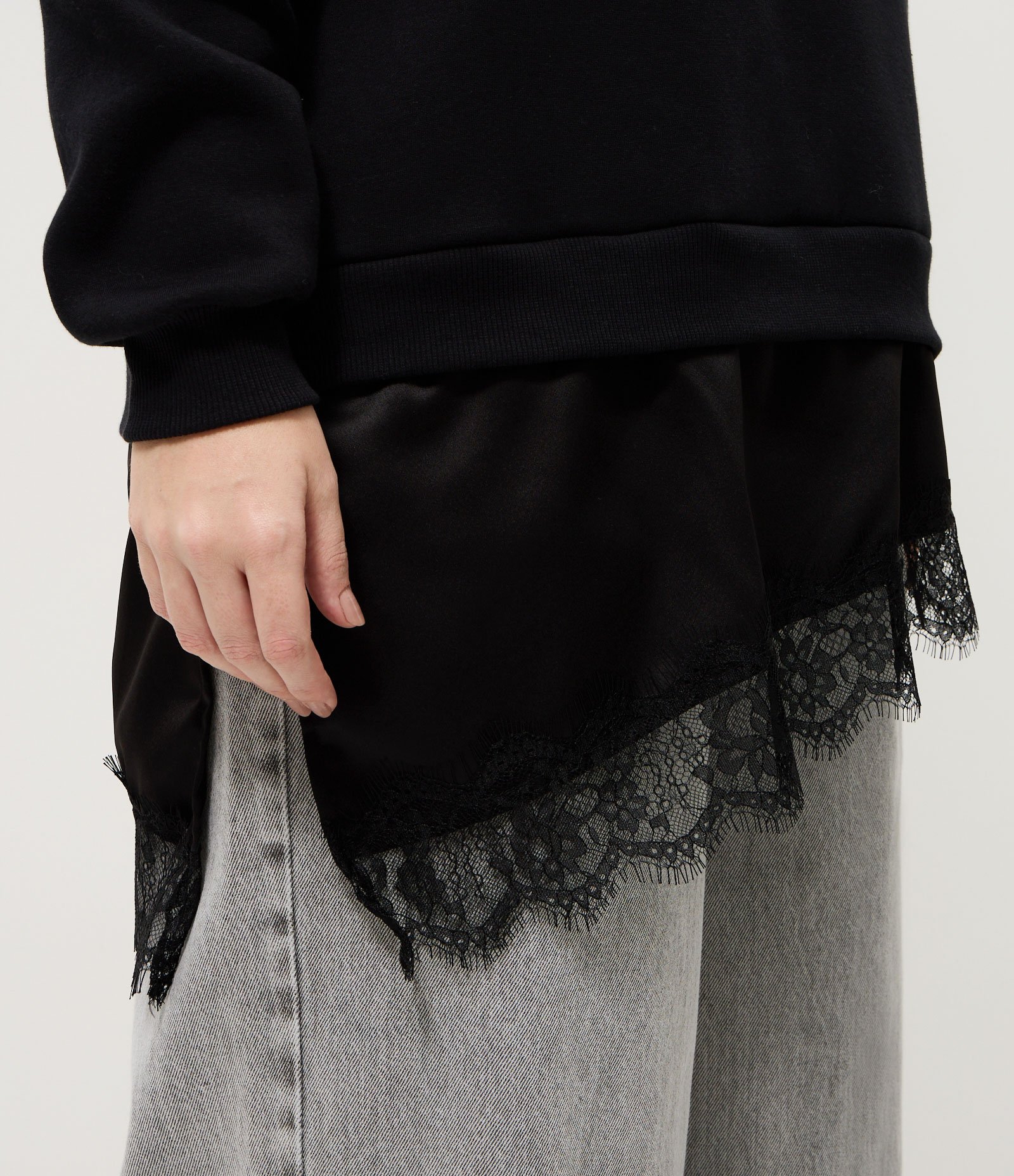 Moletom Oversized com Renda na Barra Curve & Plus Size Preto 3