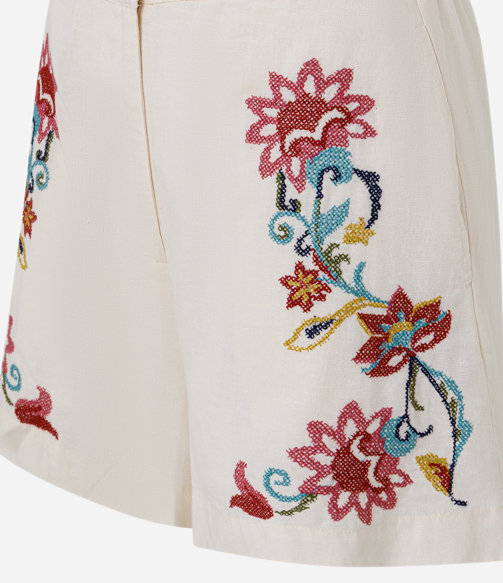 Short em Laise com Bordado Floral Branco 2