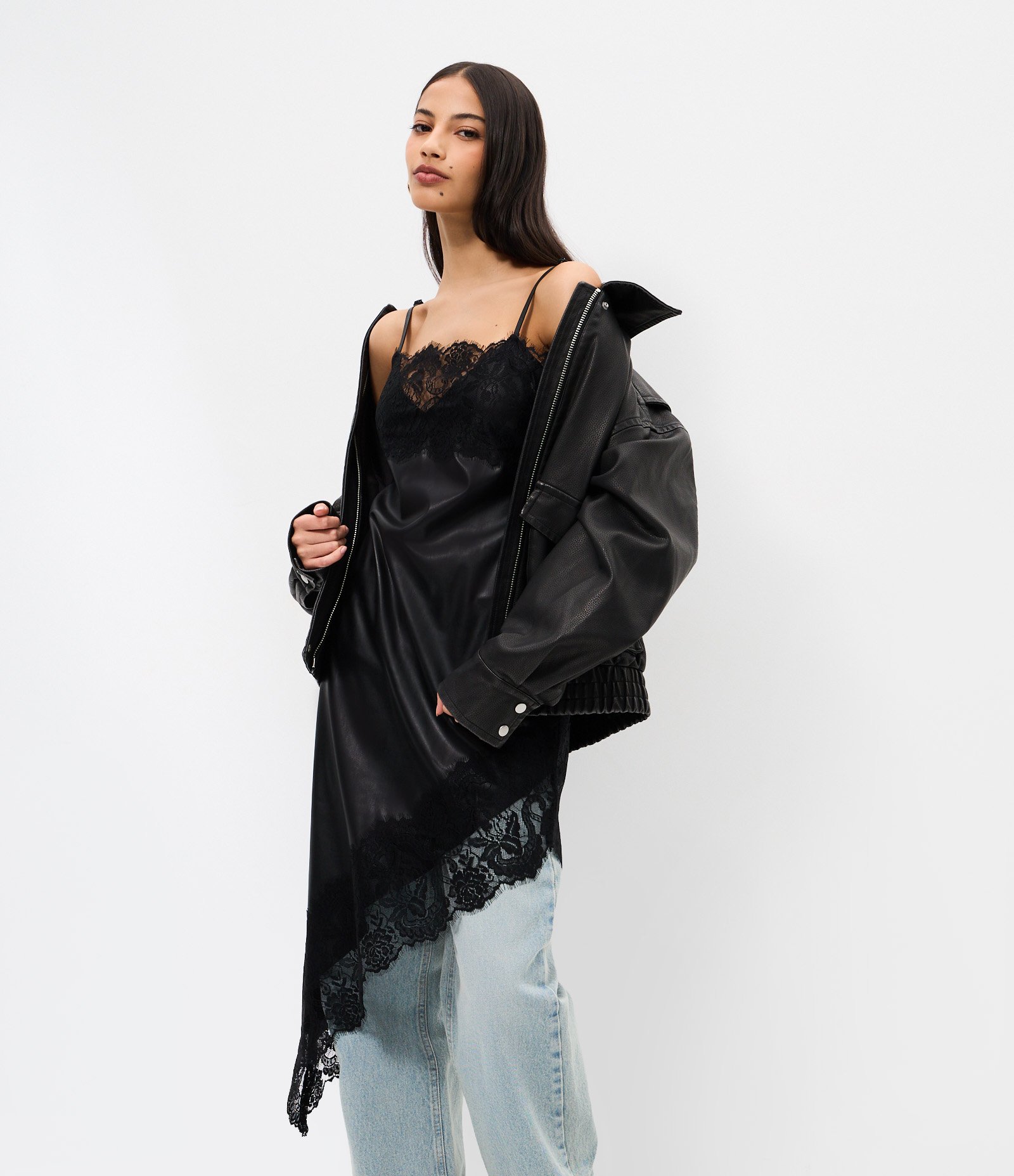 Vestido Midi de Alcinha em PU com Detalhe em Renda Preto 1