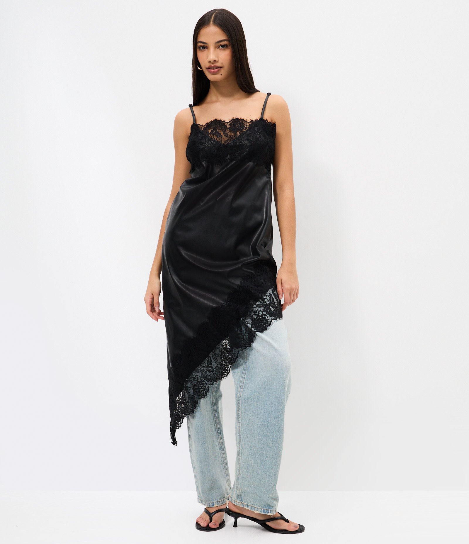 Vestido Midi de Alcinha em PU com Detalhe em Renda Preto 2