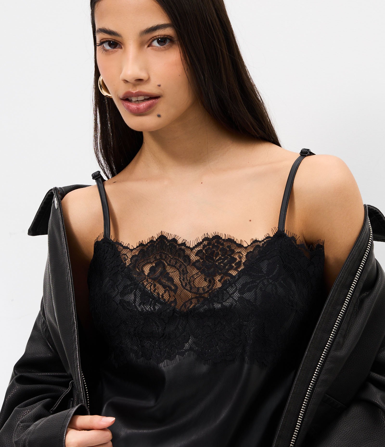 Vestido Midi de Alcinha em PU com Detalhe em Renda Preto 3