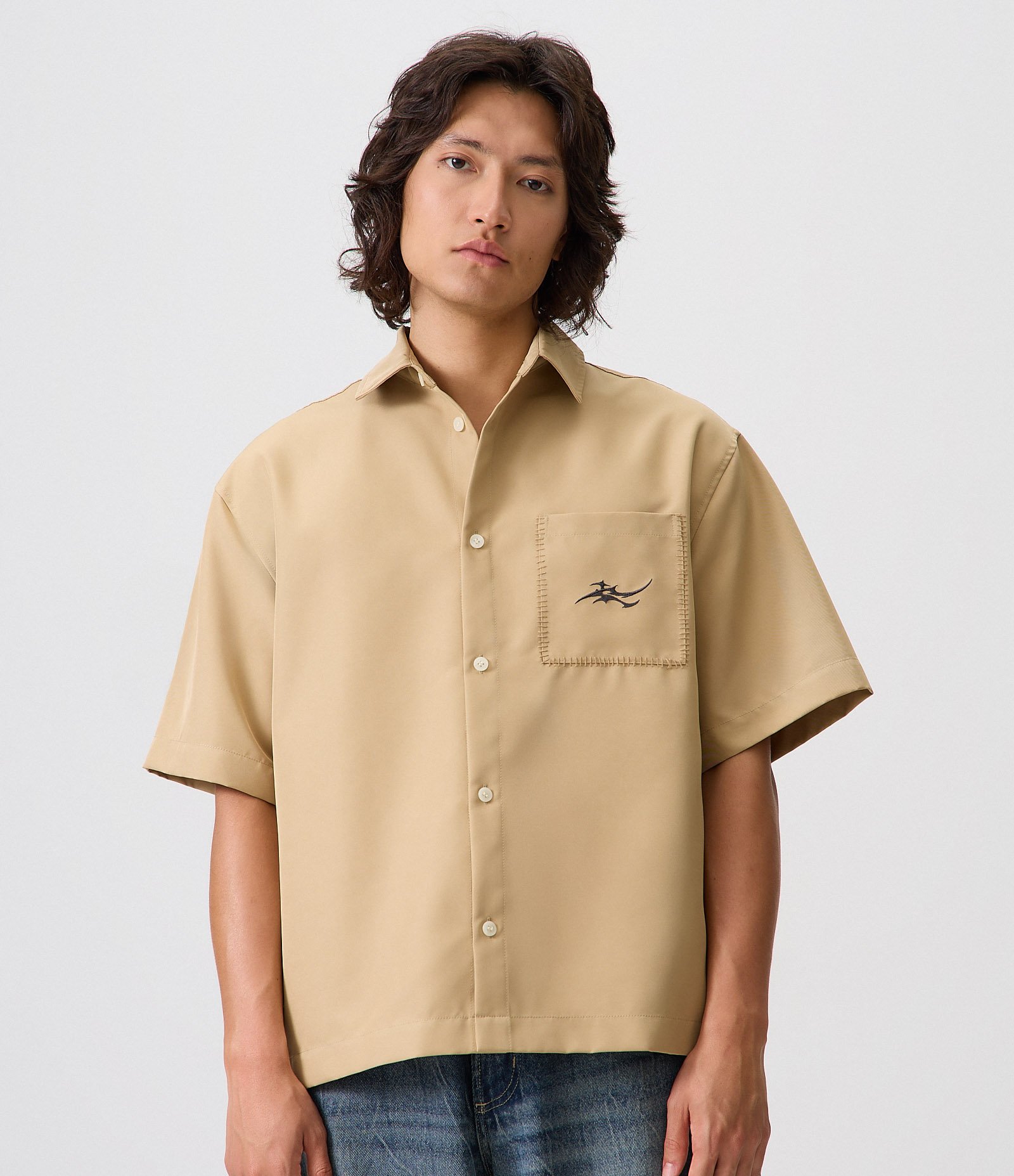 Camisa Boxy com Bordado no Bolso Bege 1